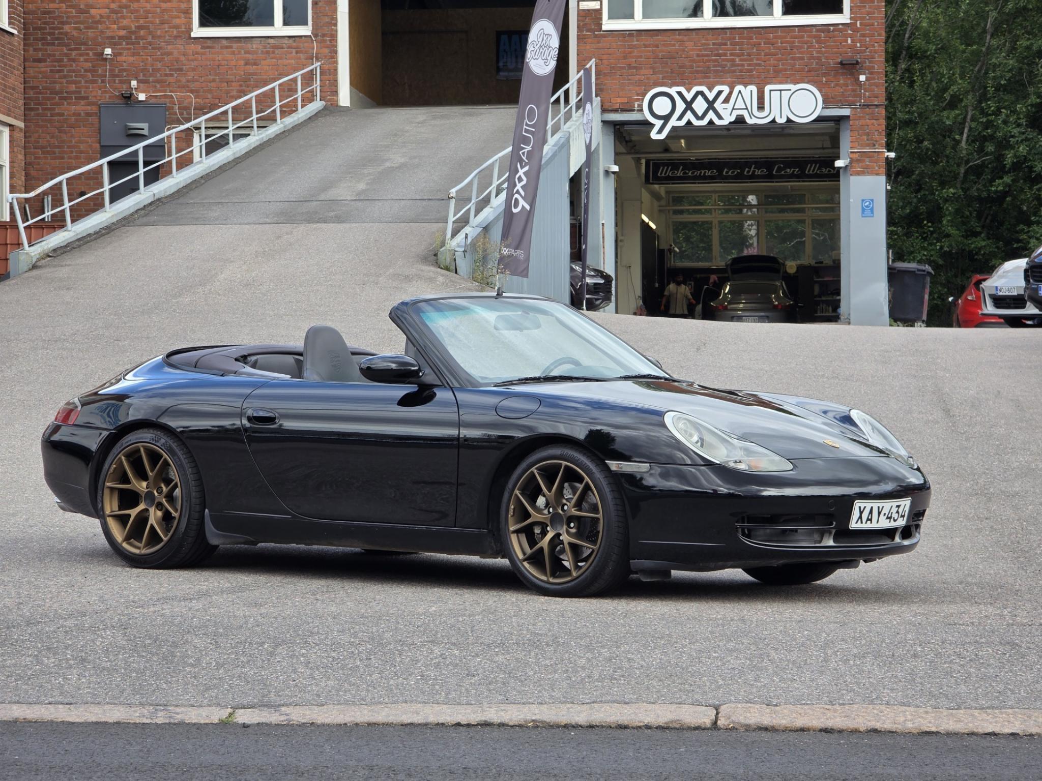 Musta Porsche 911