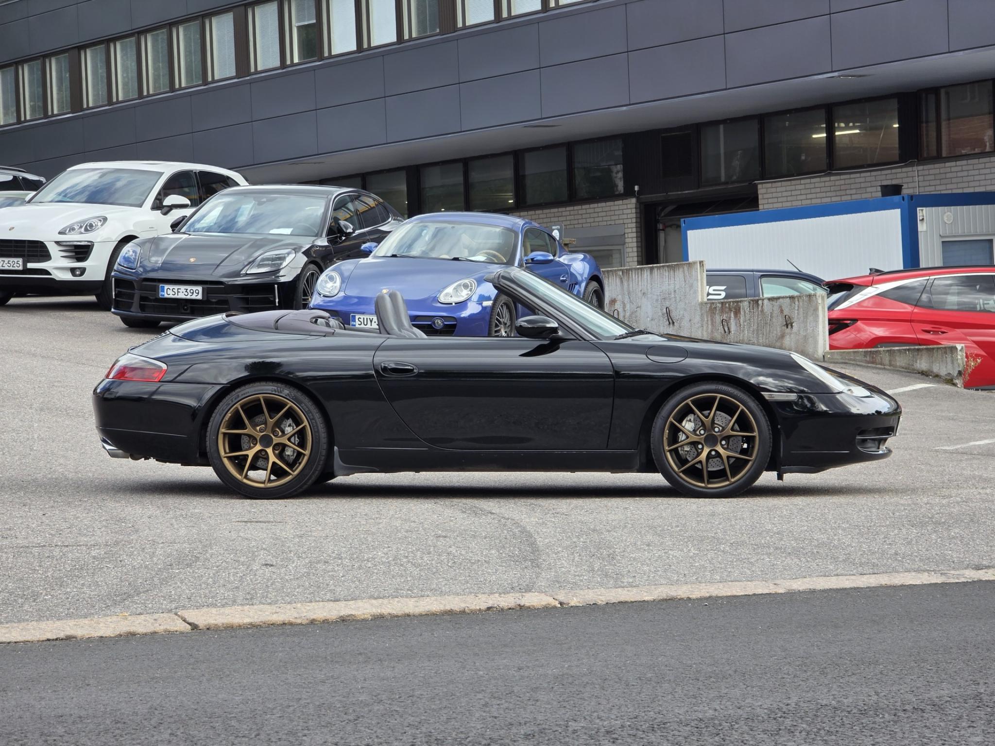 Musta Porsche 911 Carrera Cabrio 4 Tiptronic