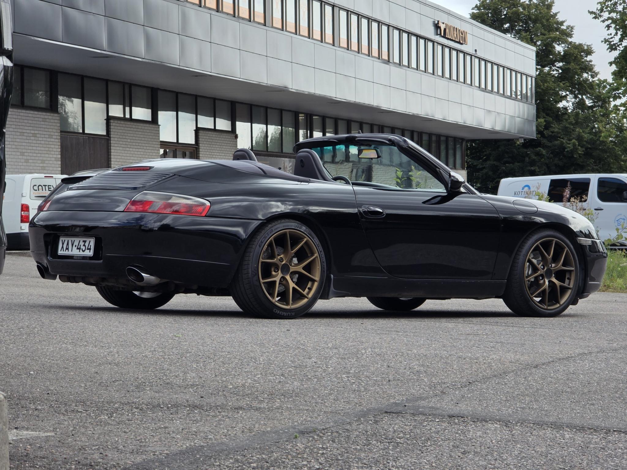 Musta Porsche 911 Carrera Cabrio 4 Tiptronic