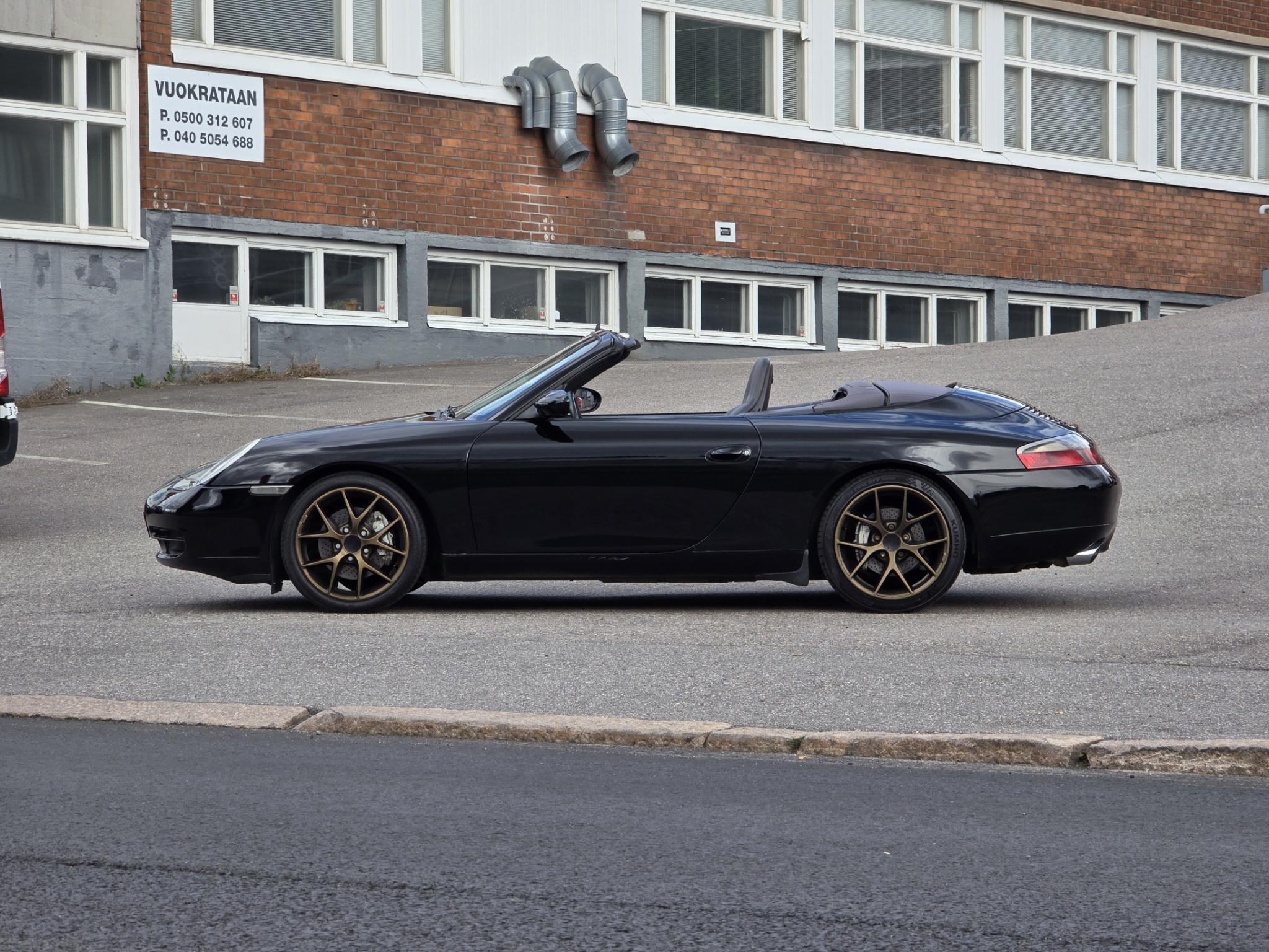 Musta Porsche 911 Carrera Cabrio 4 Tiptronic