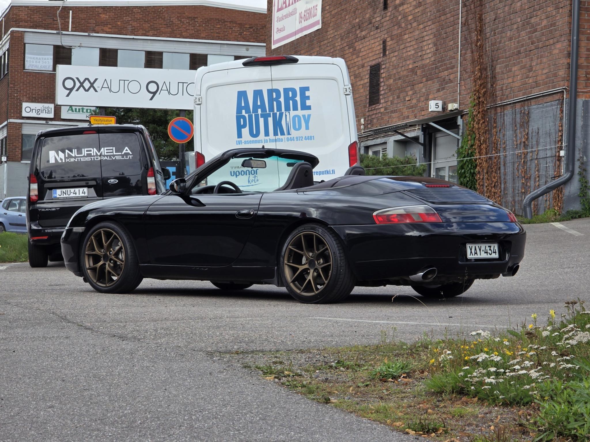 Musta Porsche 911 Carrera Cabrio 4 Tiptronic