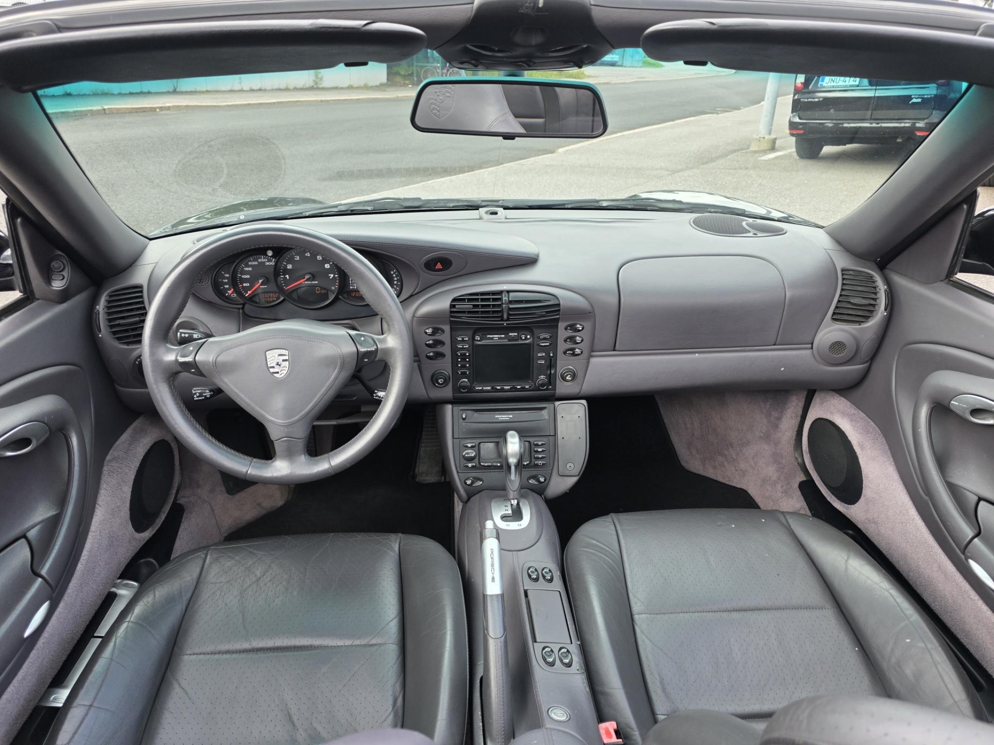 Musta Porsche 911 Carrera Cabrio 4 Tiptronic