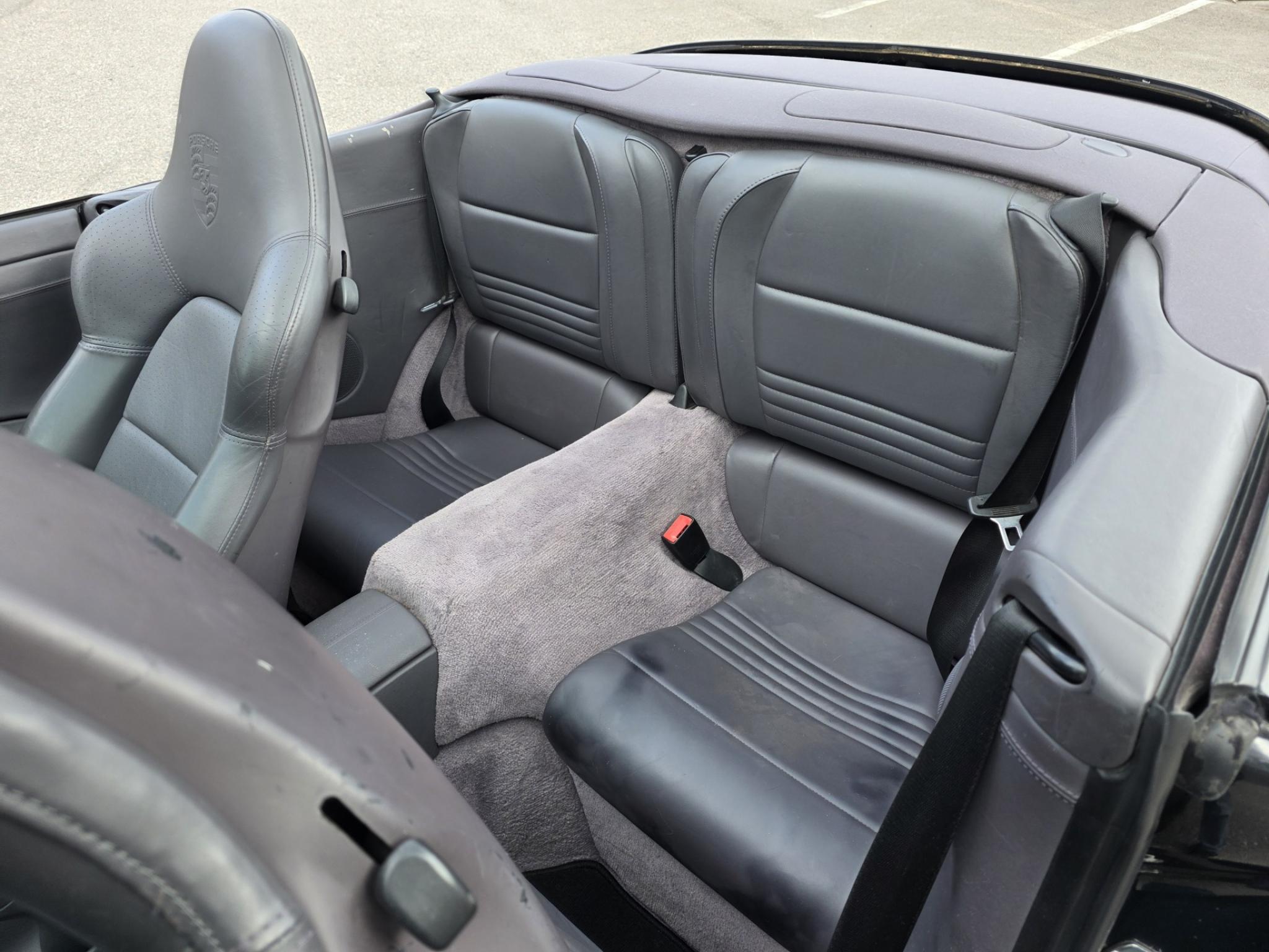 Musta Porsche 911 Carrera Cabrio 4 Tiptronic