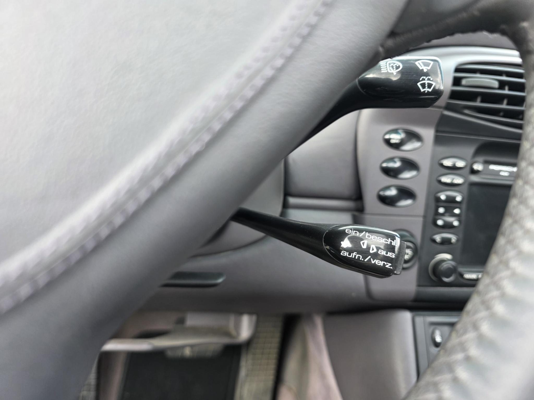 Musta Porsche 911 Carrera Cabrio 4 Tiptronic