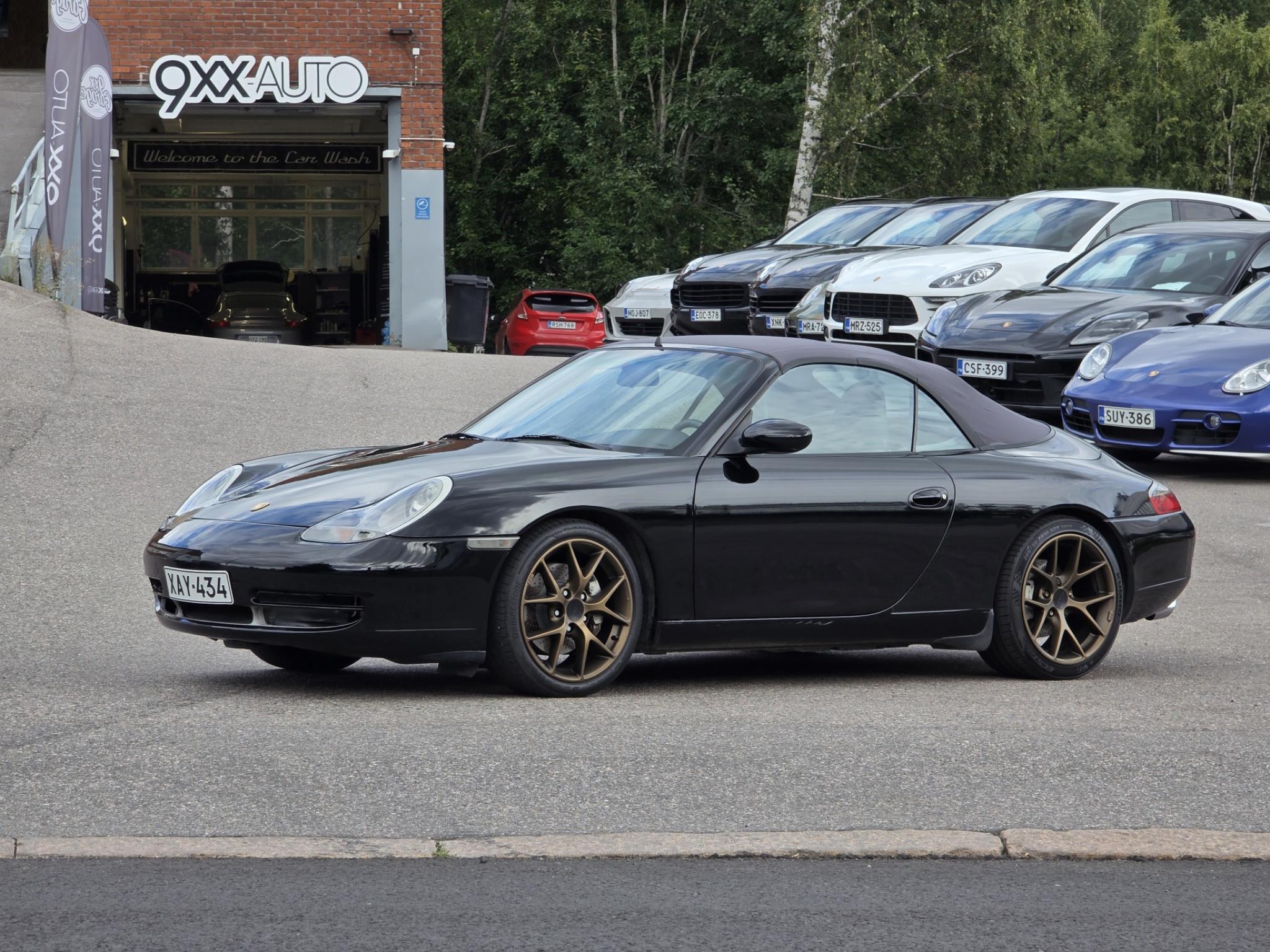 Musta Porsche 911 Carrera Cabrio 4 Tiptronic