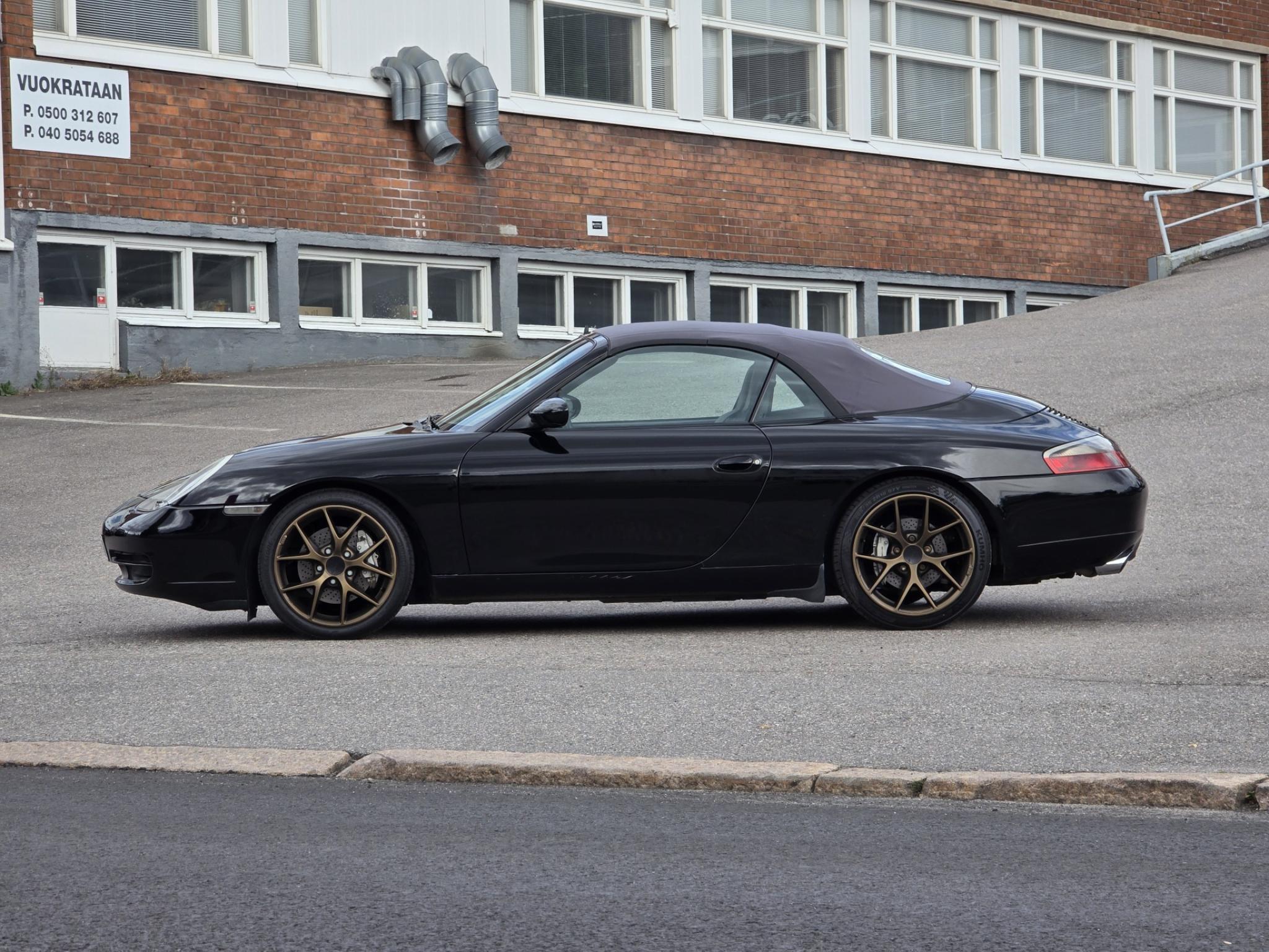Musta Porsche 911 Carrera Cabrio 4 Tiptronic