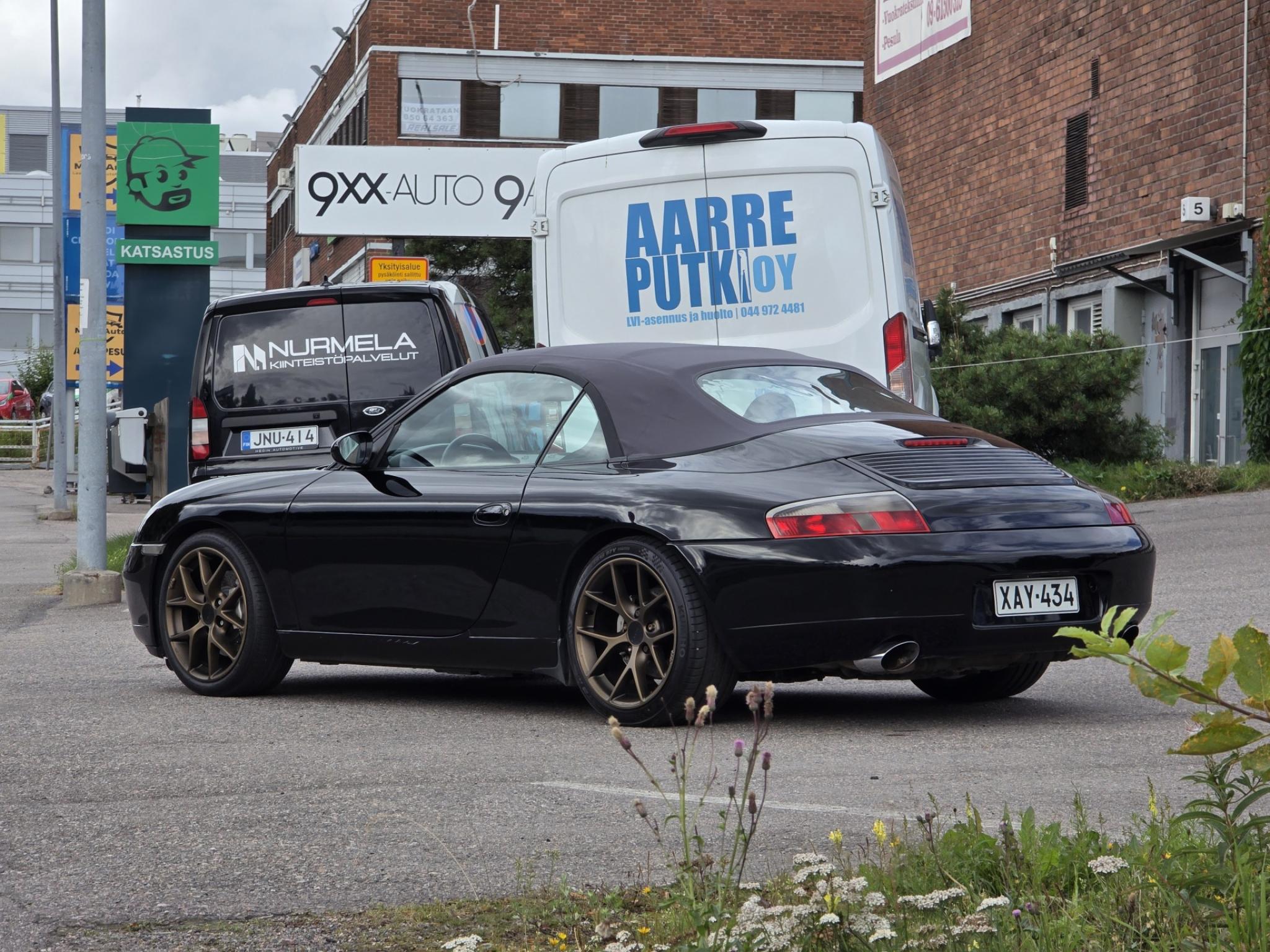 Musta Porsche 911 Carrera Cabrio 4 Tiptronic