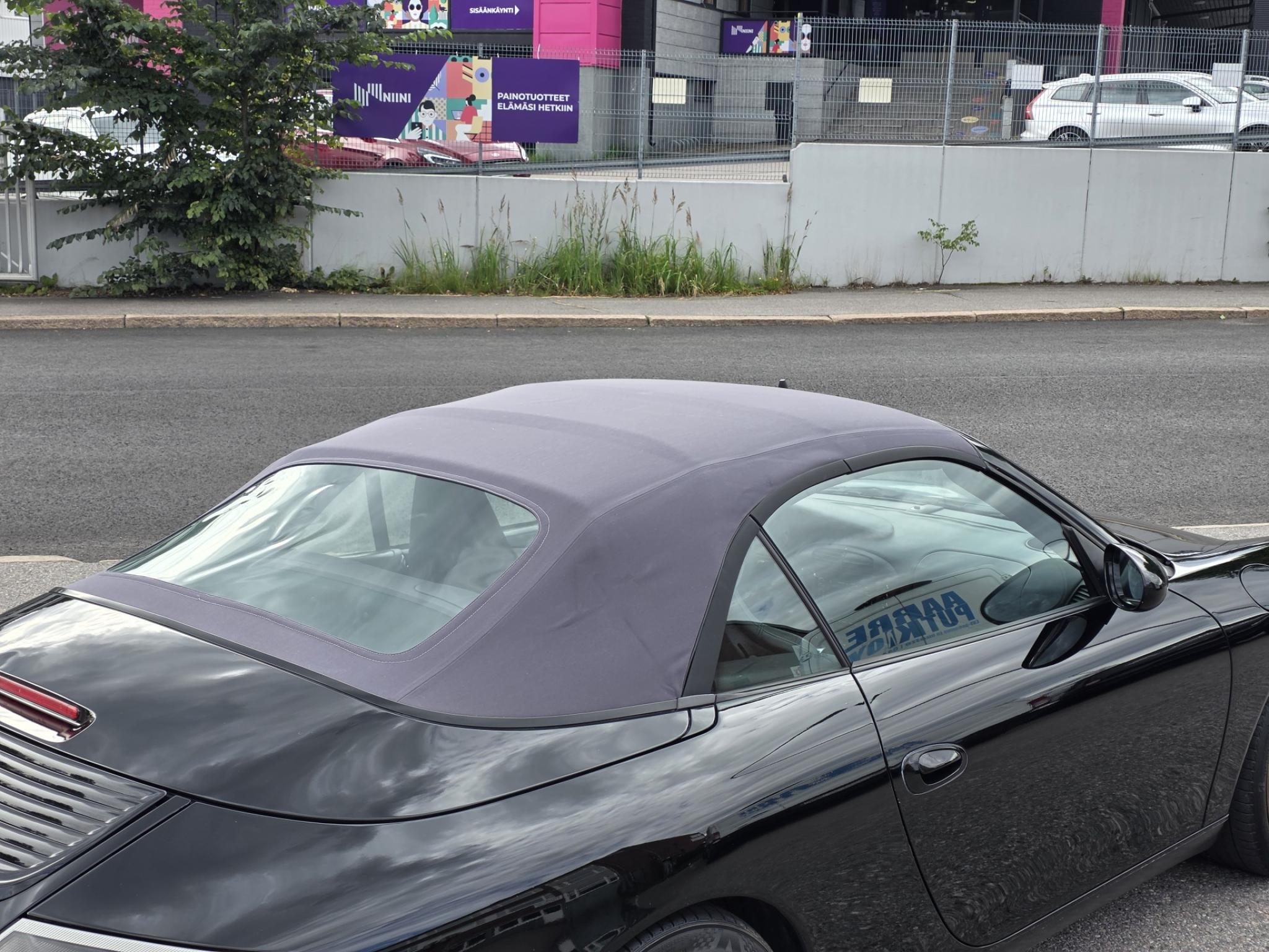 Musta Porsche 911 Carrera Cabrio 4 Tiptronic