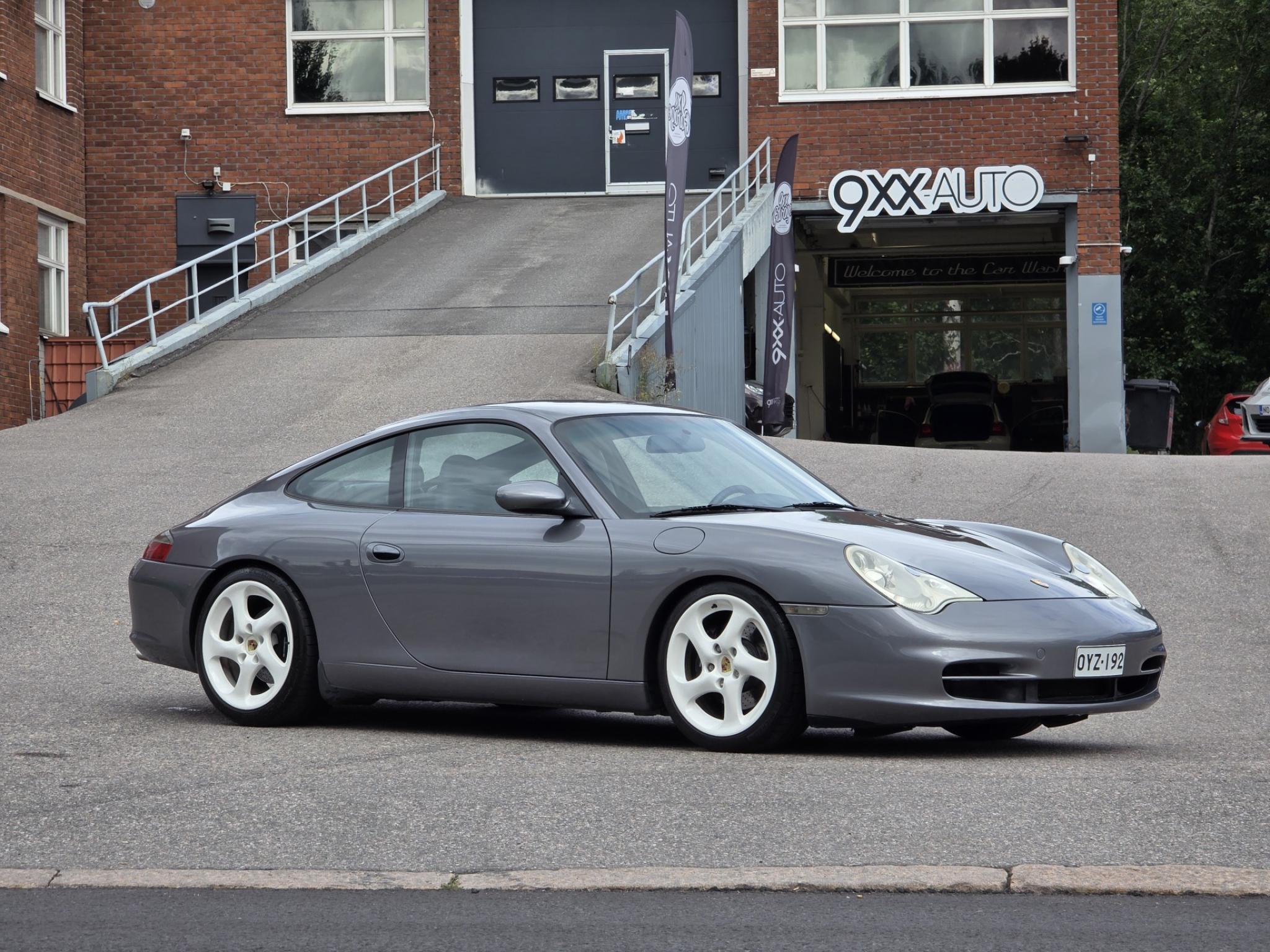 Harmaa Porsche 911