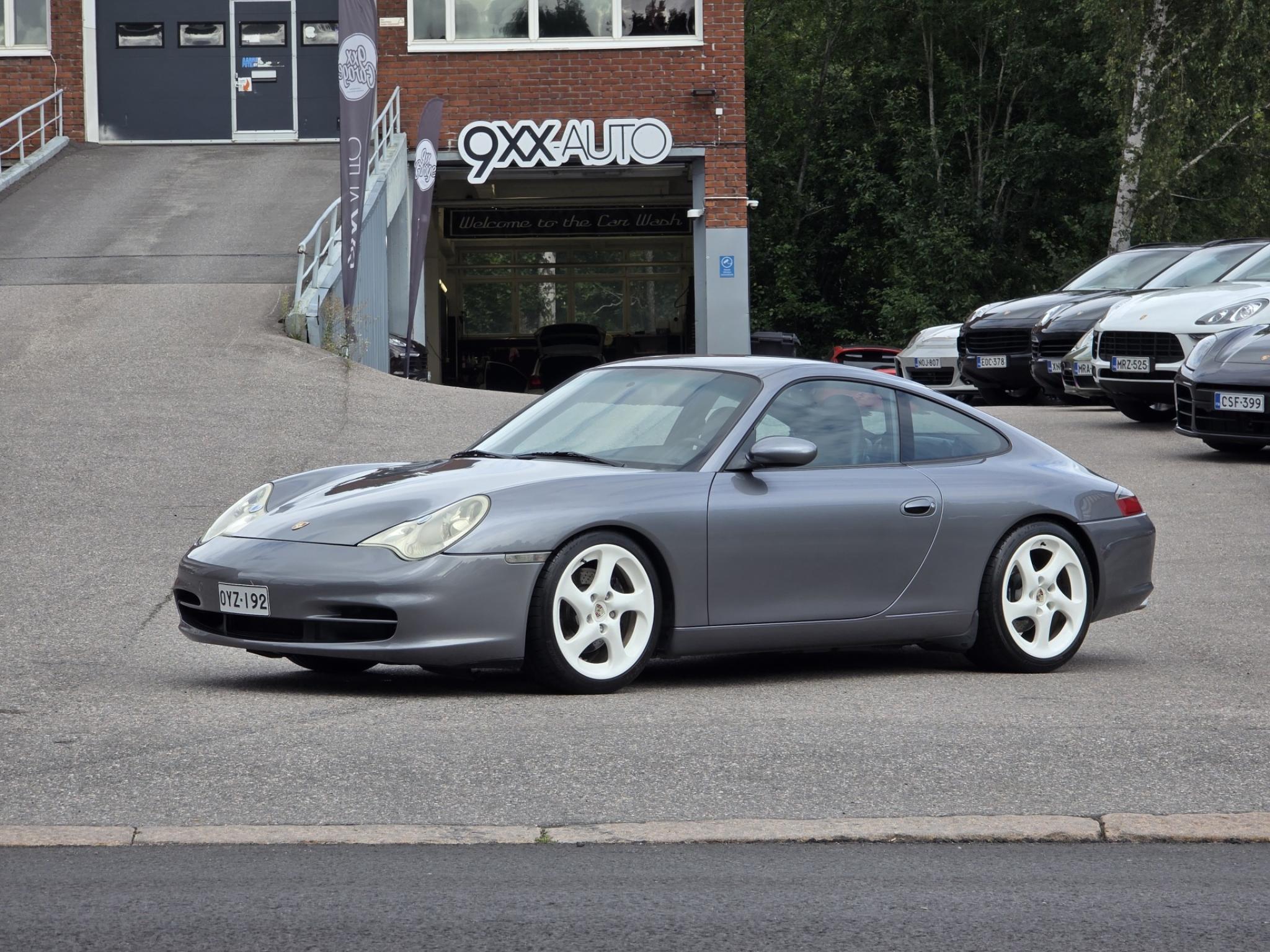Harmaa Porsche 911 996.2 Carrera 2 Coupe Tiptronic