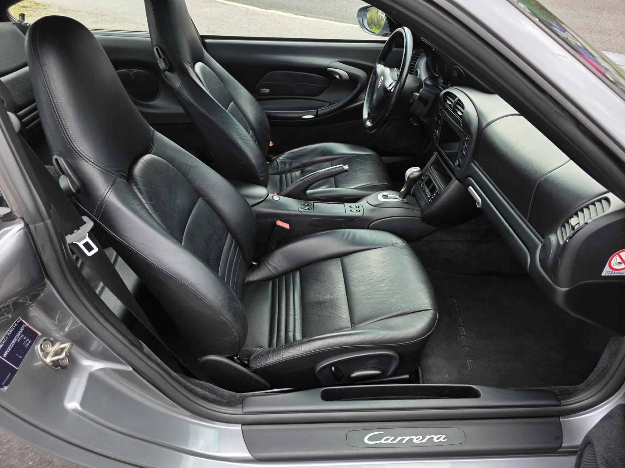Harmaa Porsche 911 996.2 Carrera 2 Coupe Tiptronic