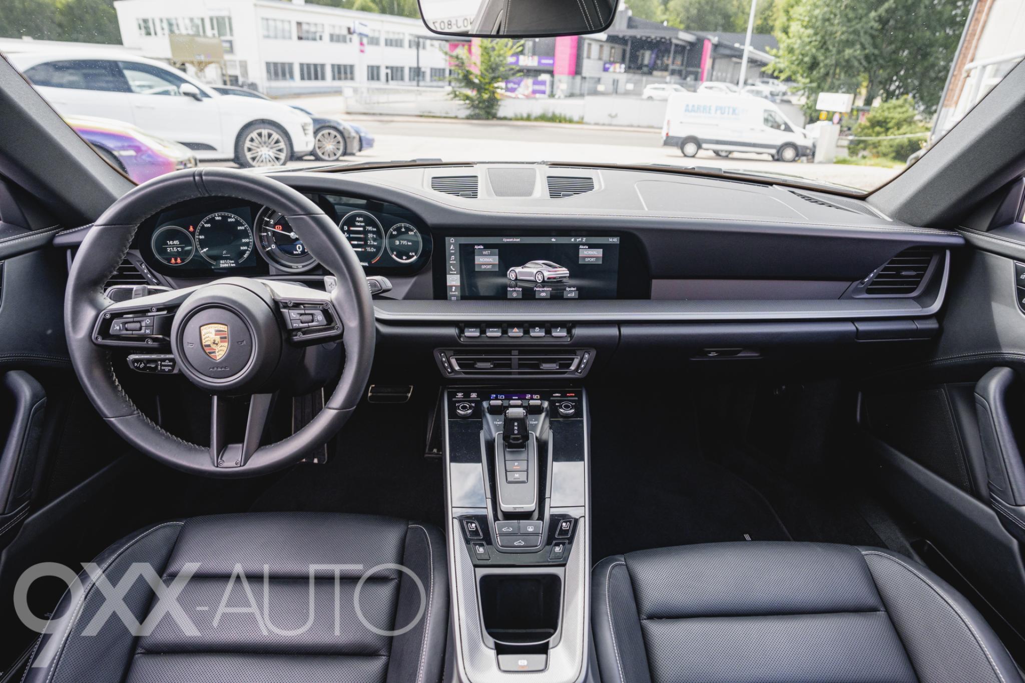 Vihreä Porsche 911 992 Carrera 2 PDK