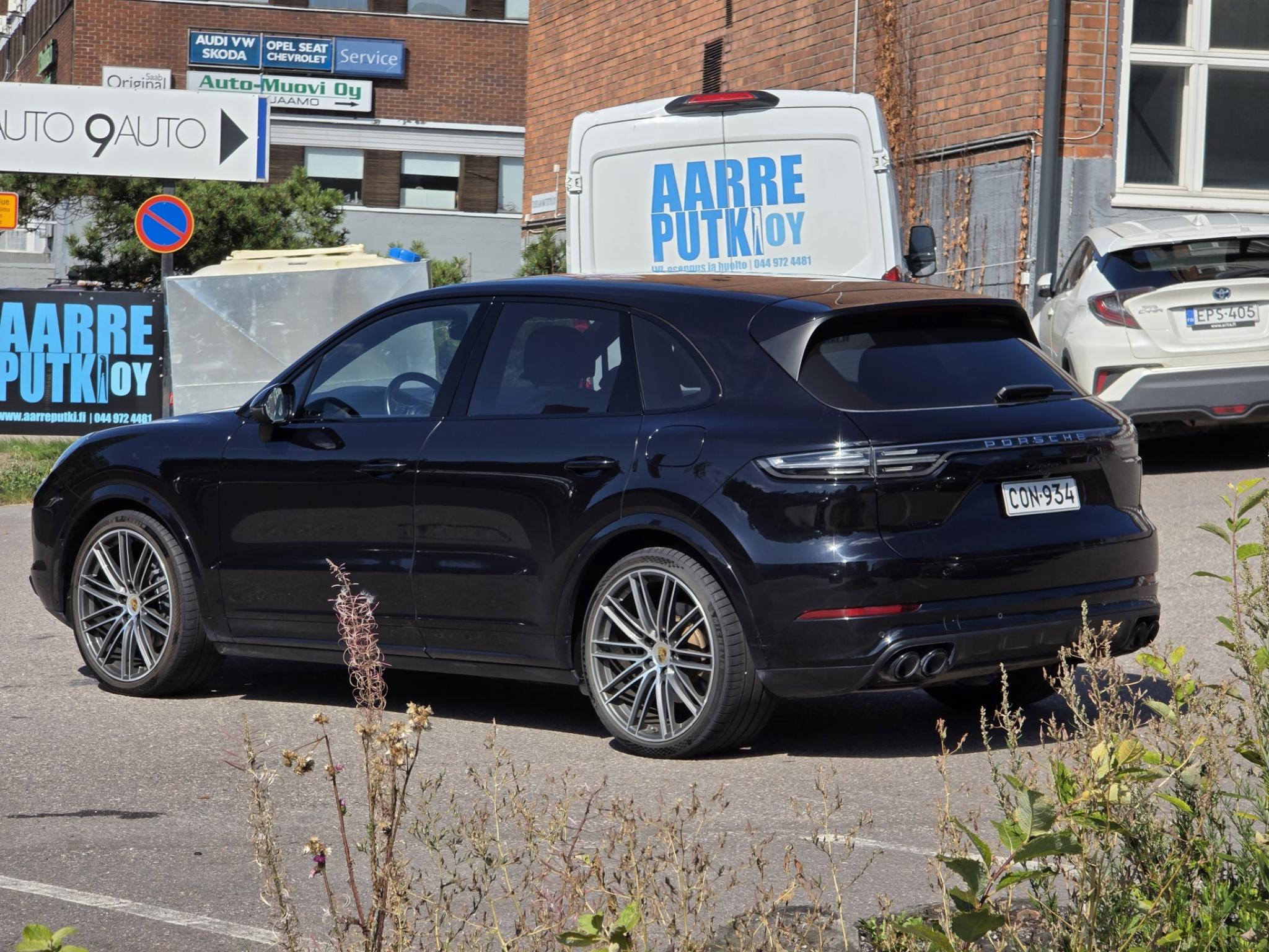 Musta Porsche Cayenne 3.0 V6 E-Hybrid 14,1kW *Huippuvarusteet!*