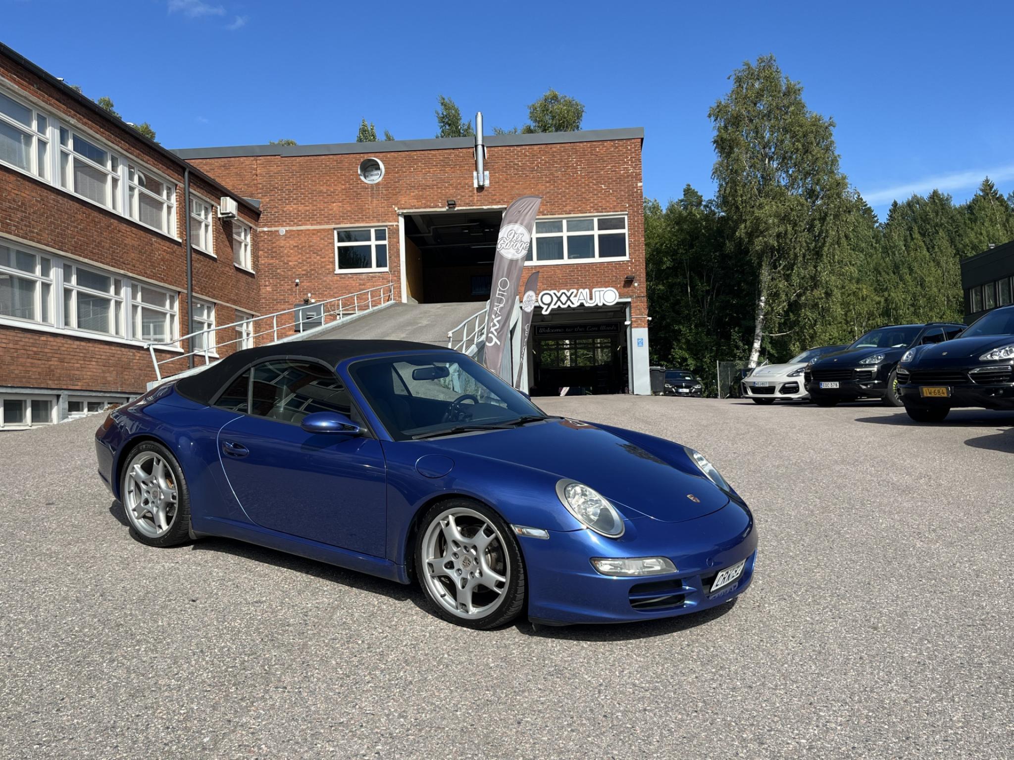 Sininen Porsche 911