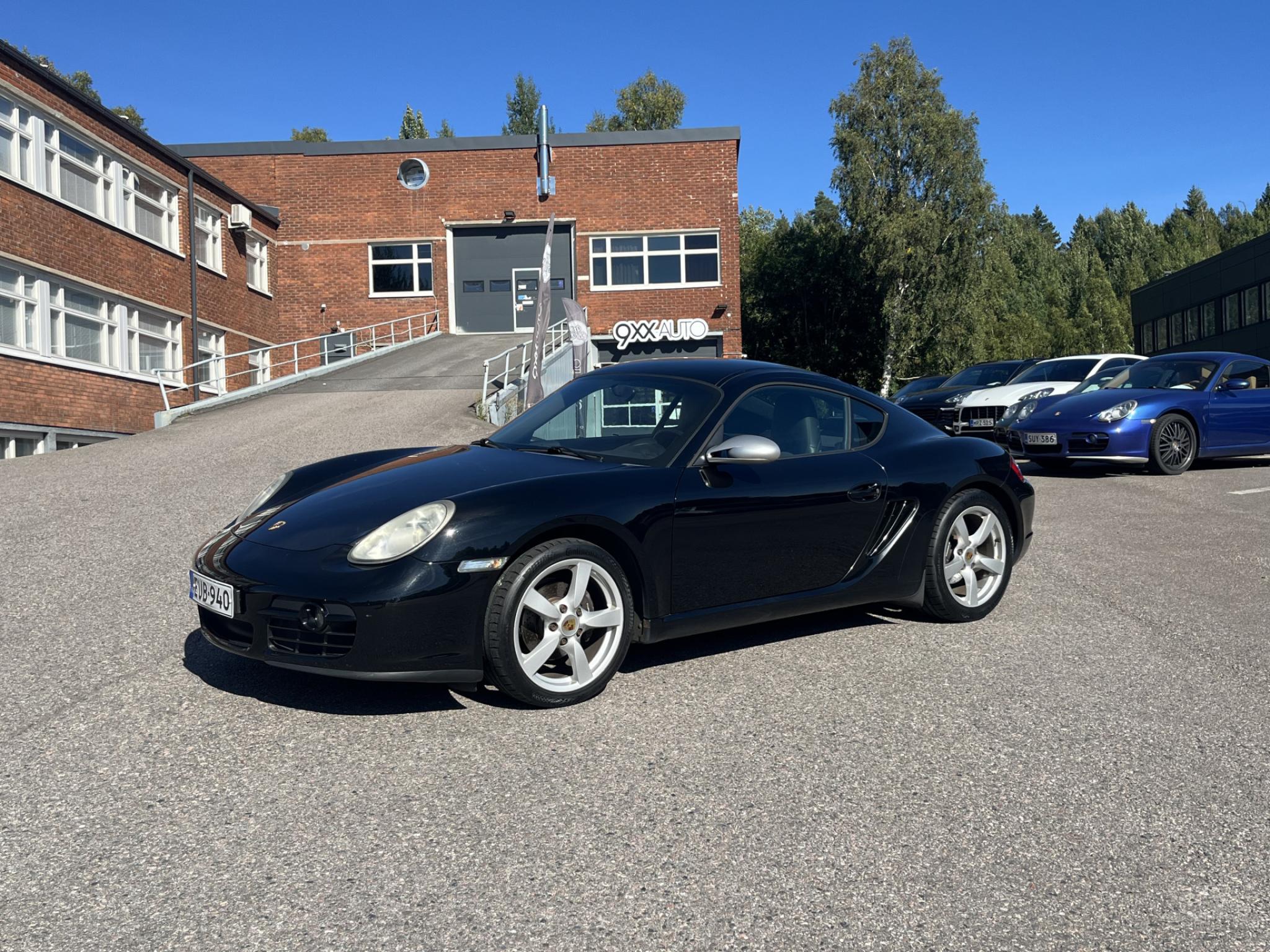 Musta Porsche Cayman 