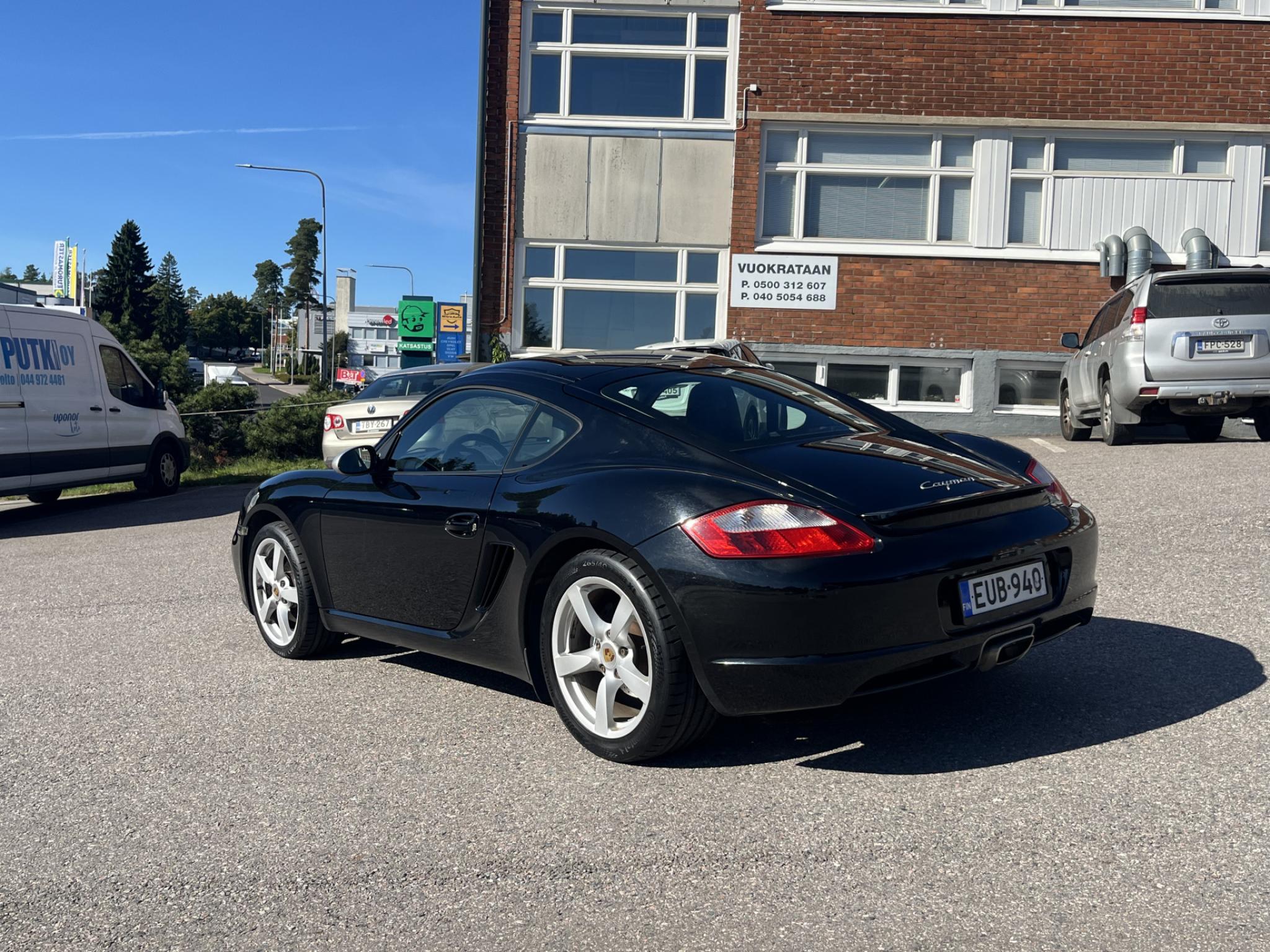 Musta Porsche Cayman 