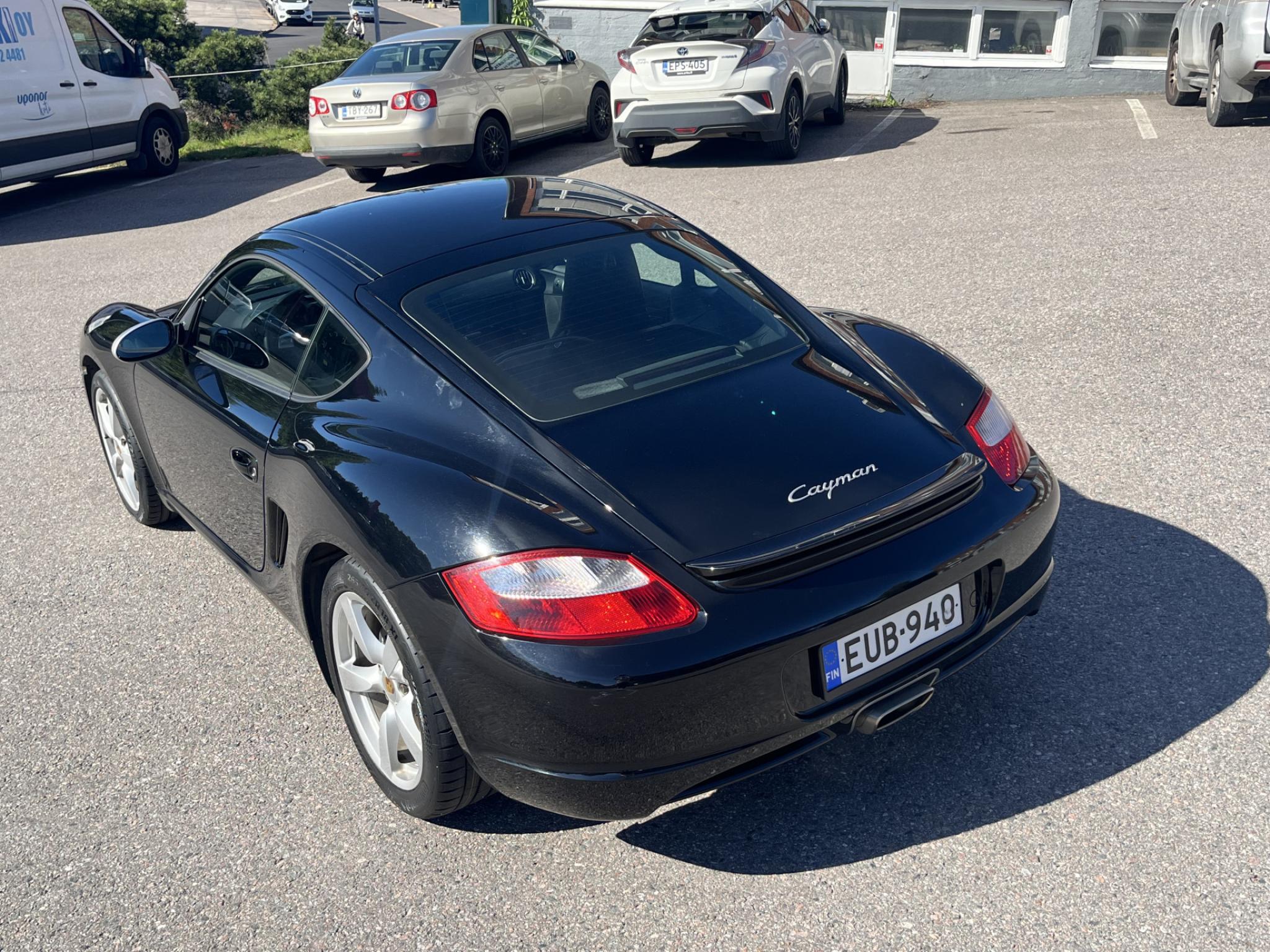 Musta Porsche Cayman 