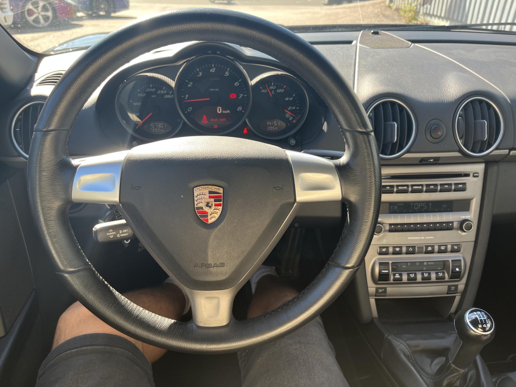 Musta Porsche Cayman 