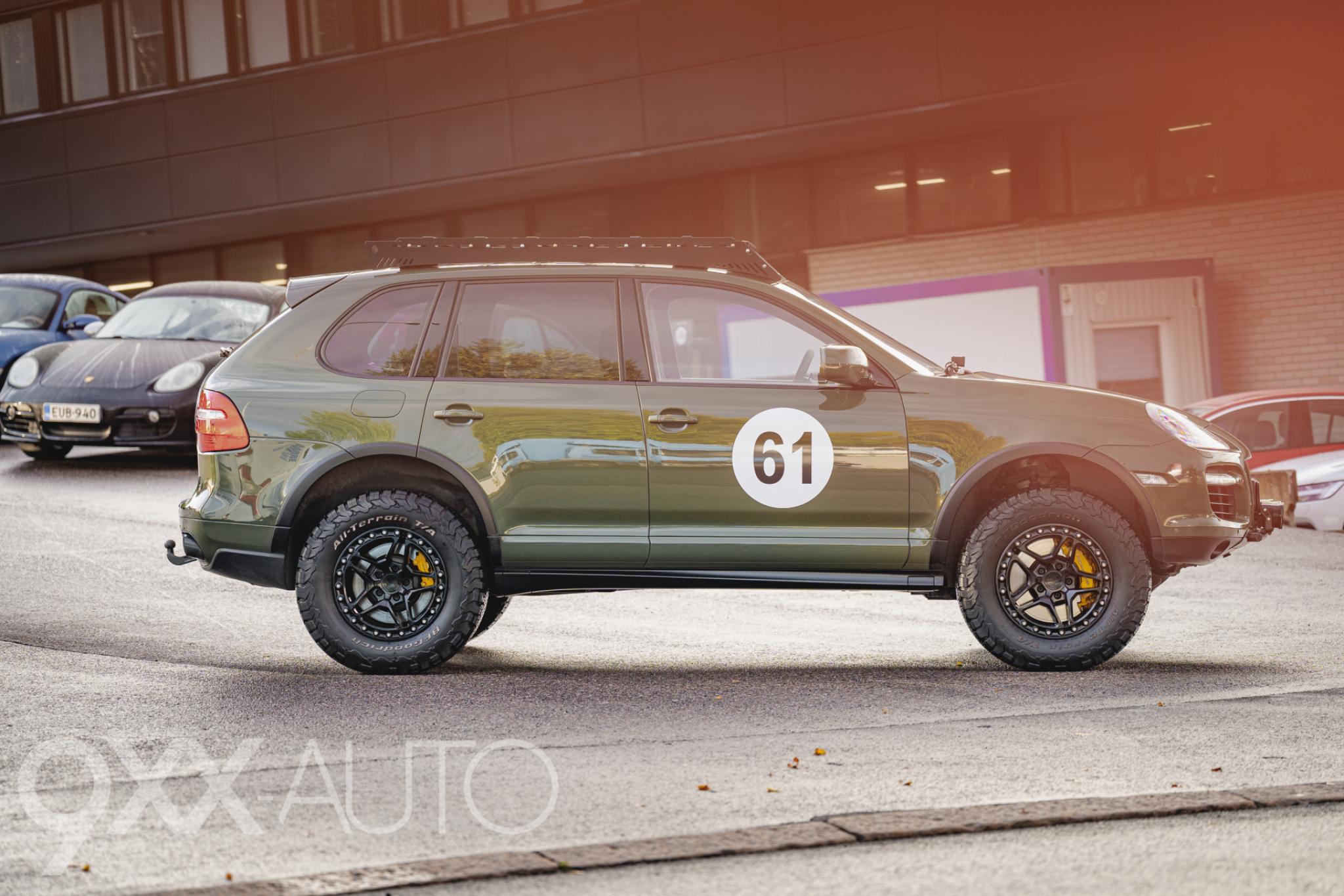 Vihreä Porsche Cayenne 4,8 V8 Turbo Tiptronic