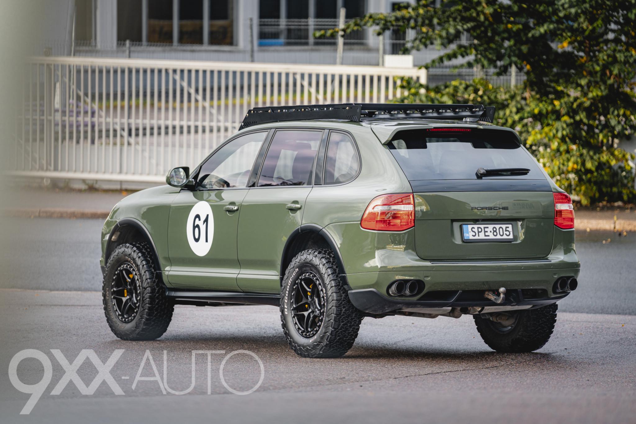 Vihreä Porsche Cayenne 4,8 V8 Turbo Tiptronic