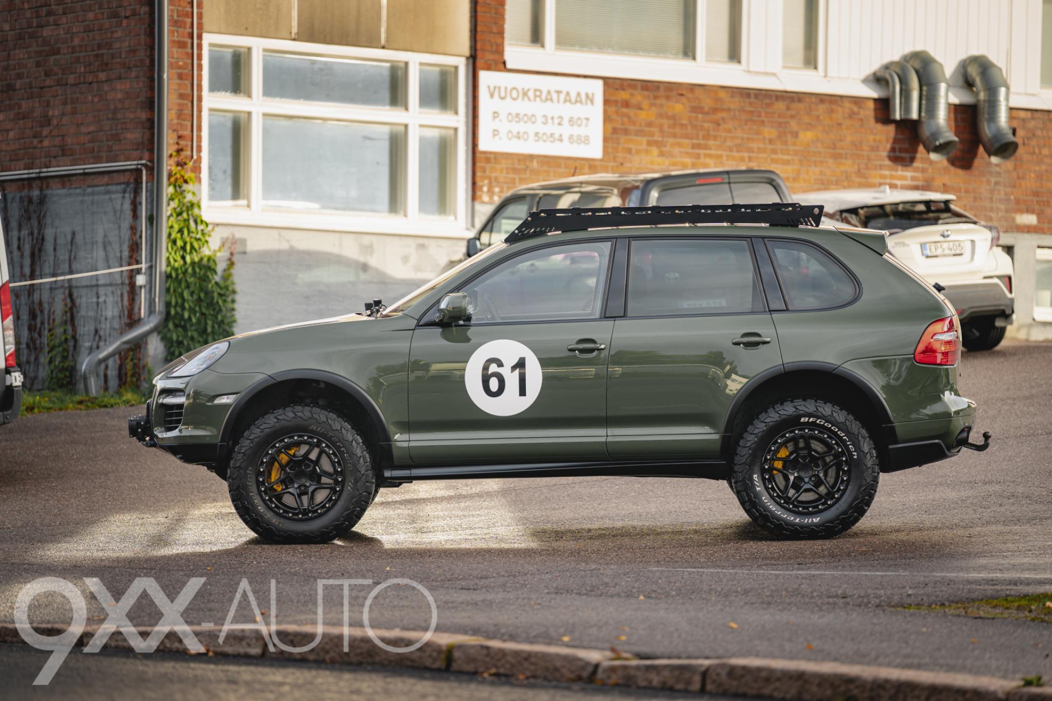 Vihreä Porsche Cayenne 4,8 V8 Turbo Tiptronic