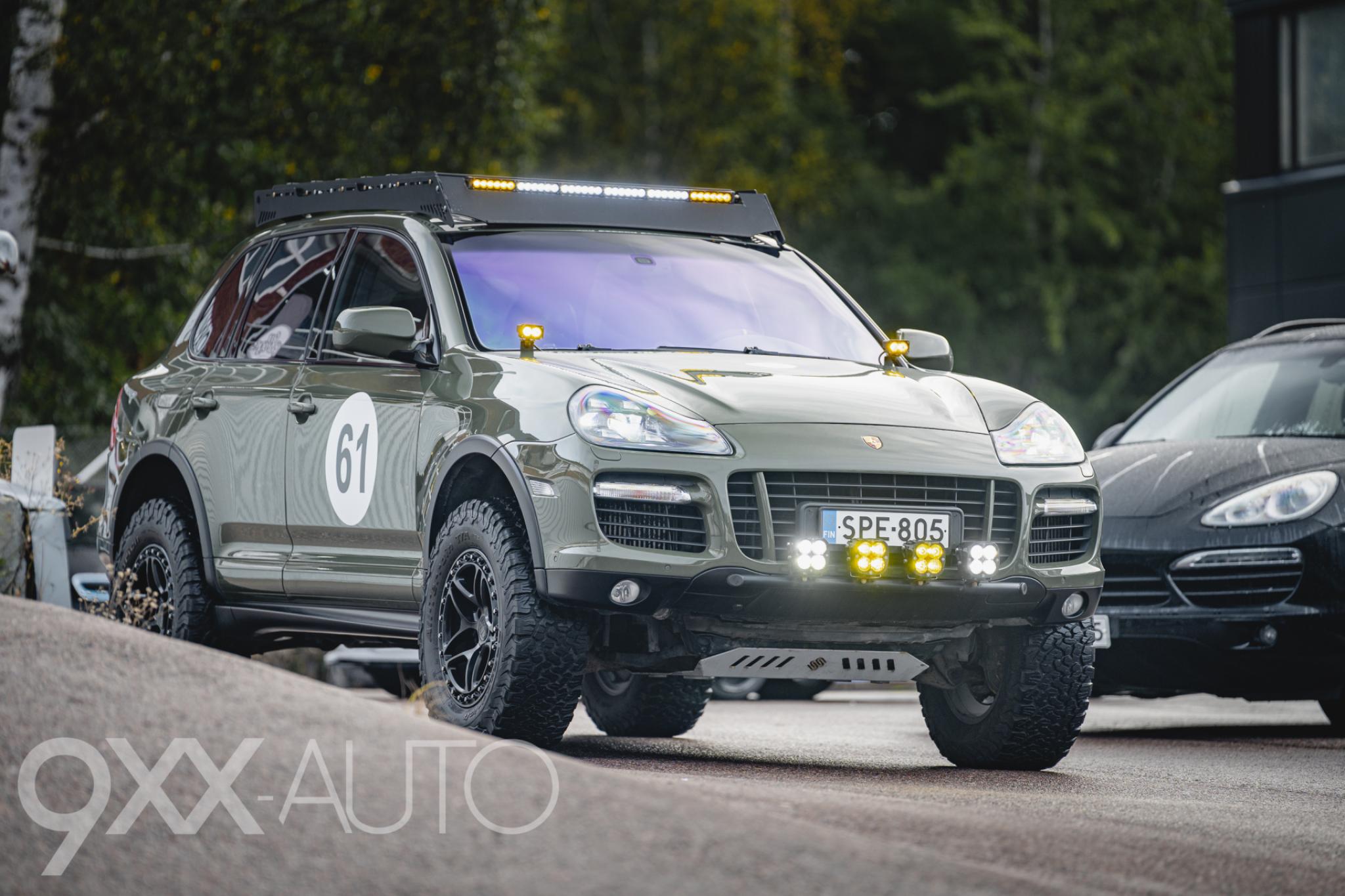 Vihreä Porsche Cayenne 4,8 V8 Turbo Tiptronic