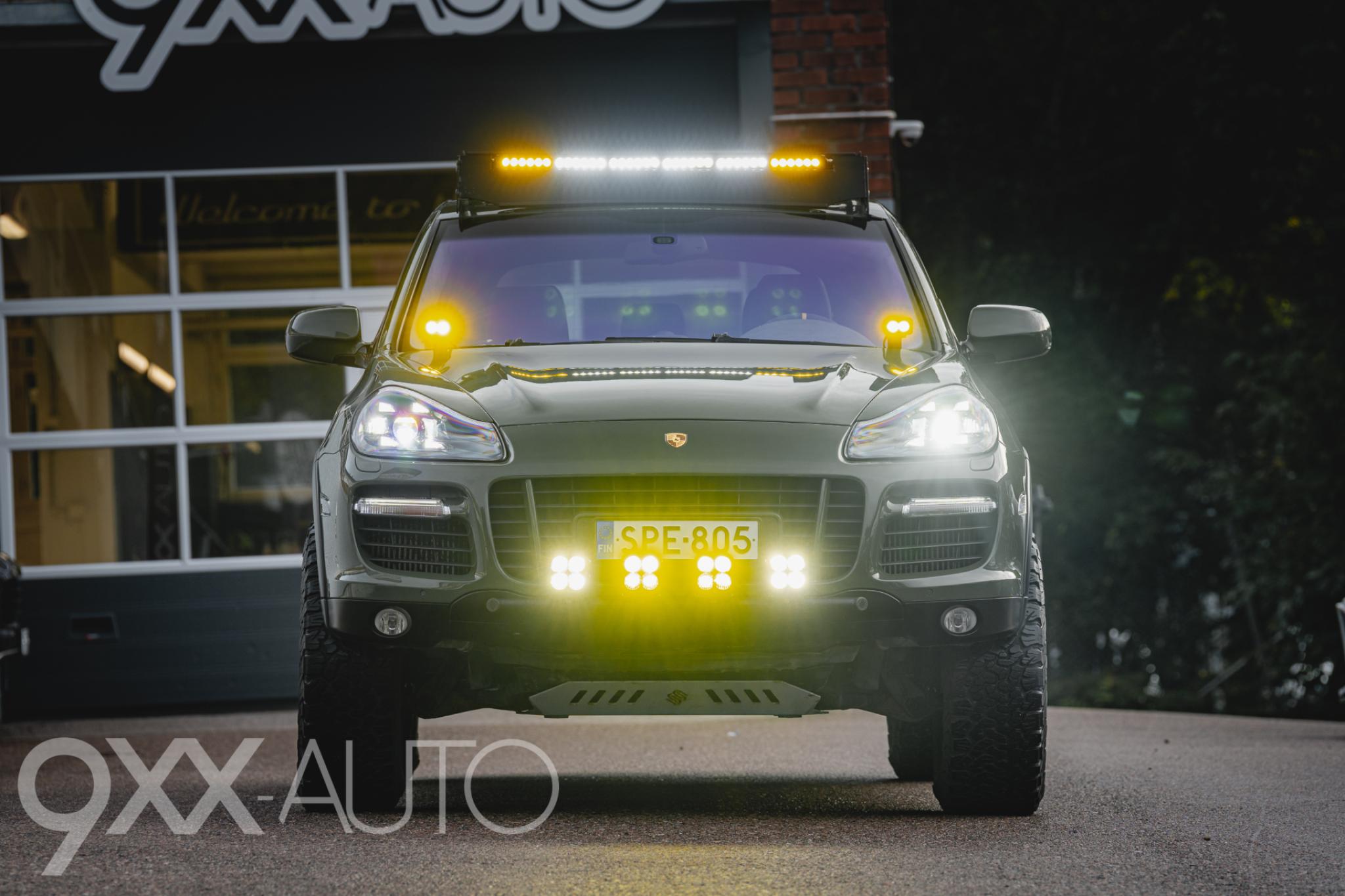 Vihreä Porsche Cayenne 4,8 V8 Turbo Tiptronic