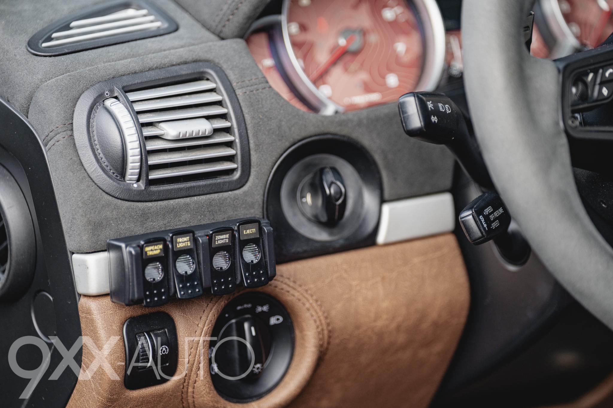 Vihreä Porsche Cayenne 4,8 V8 Turbo Tiptronic