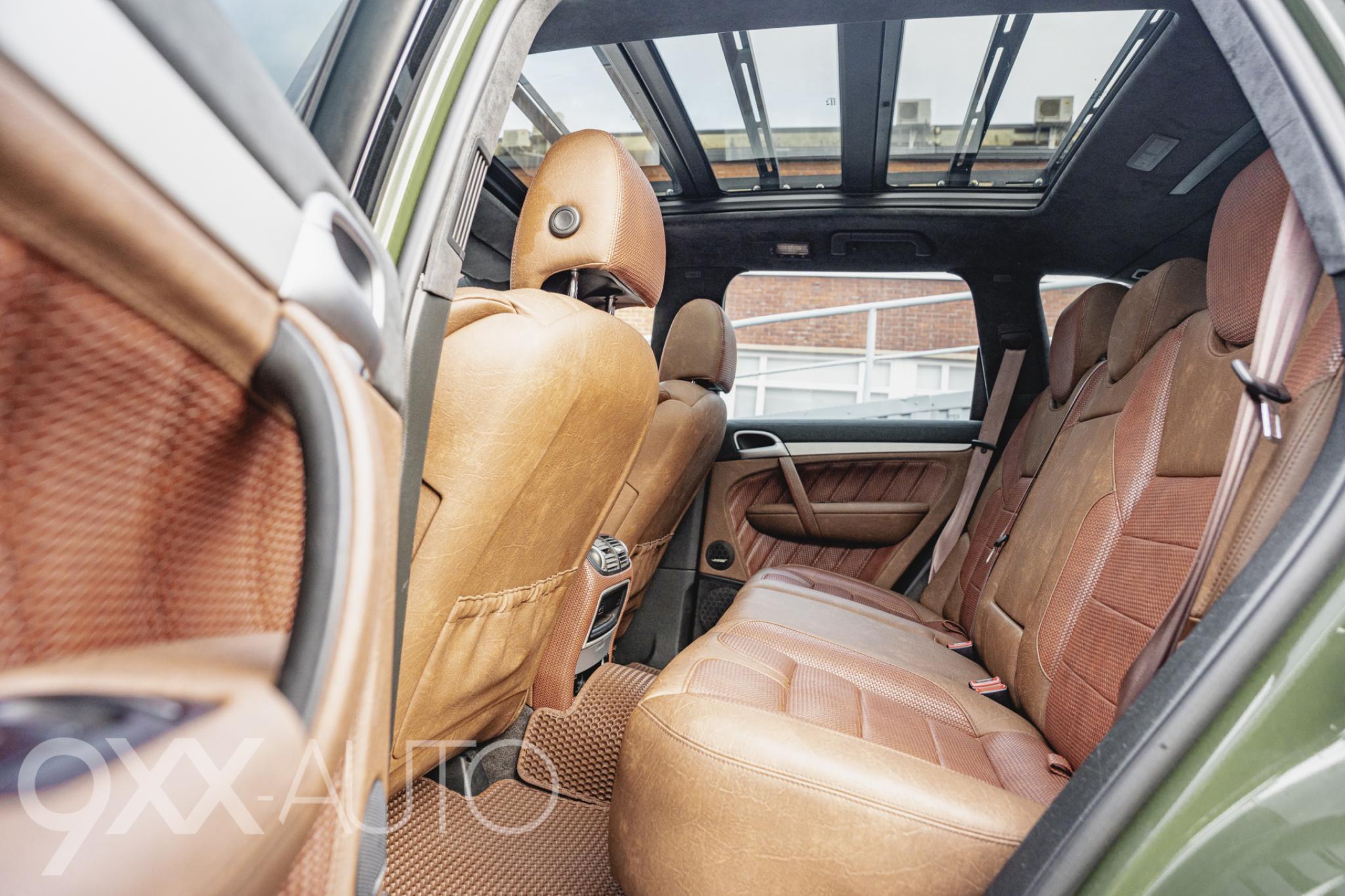 Vihreä Porsche Cayenne 4,8 V8 Turbo Tiptronic