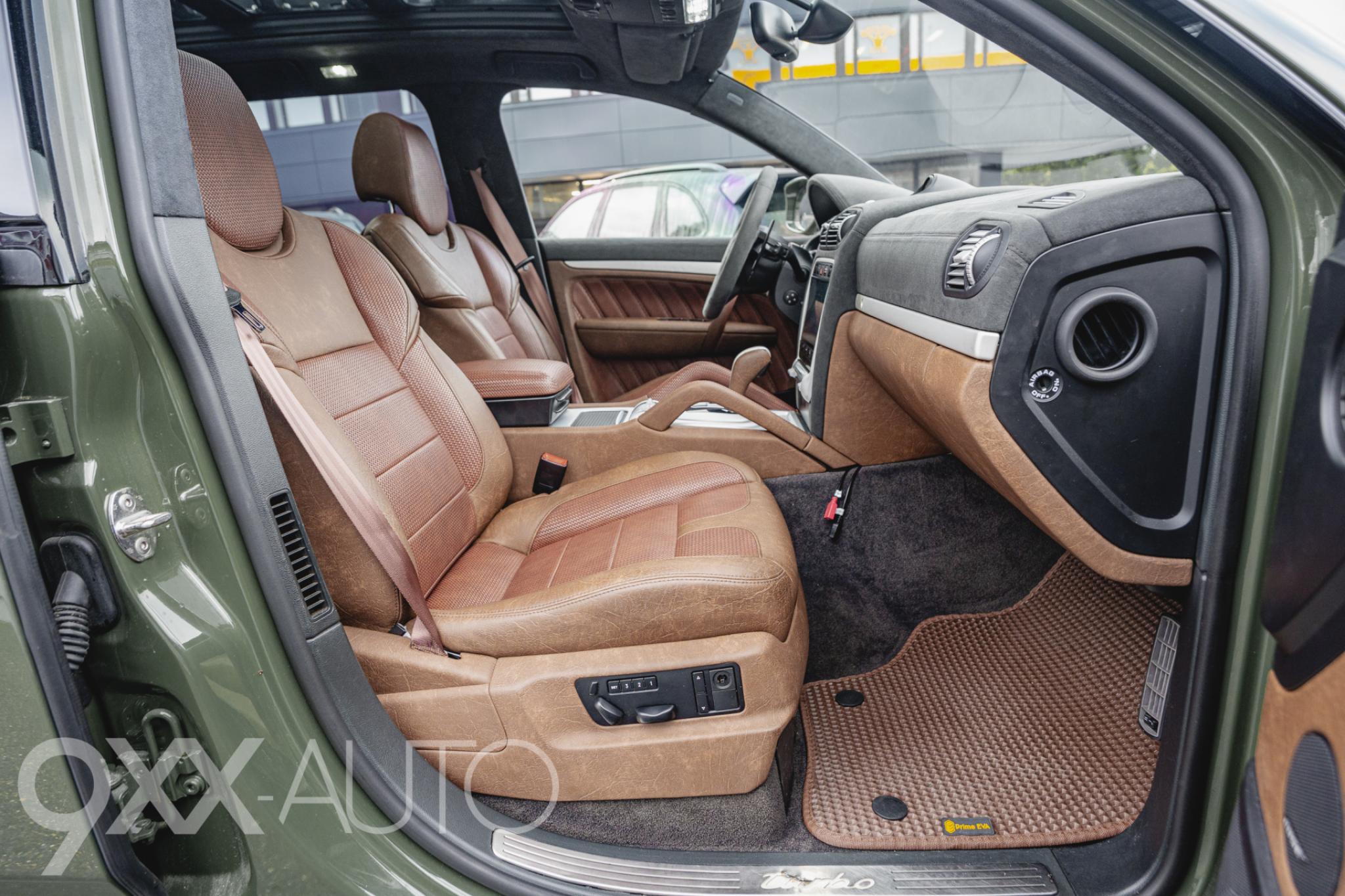 Vihreä Porsche Cayenne 4,8 V8 Turbo Tiptronic