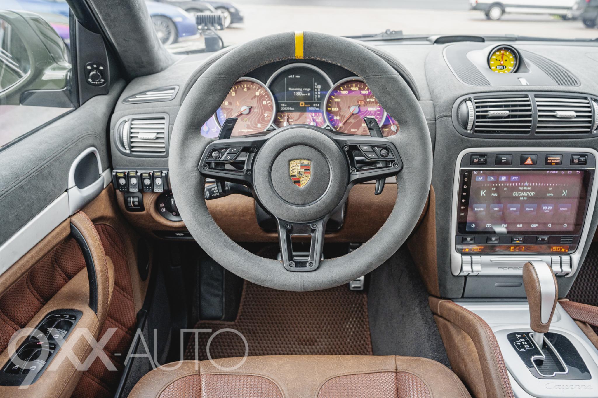 Vihreä Porsche Cayenne 4,8 V8 Turbo Tiptronic