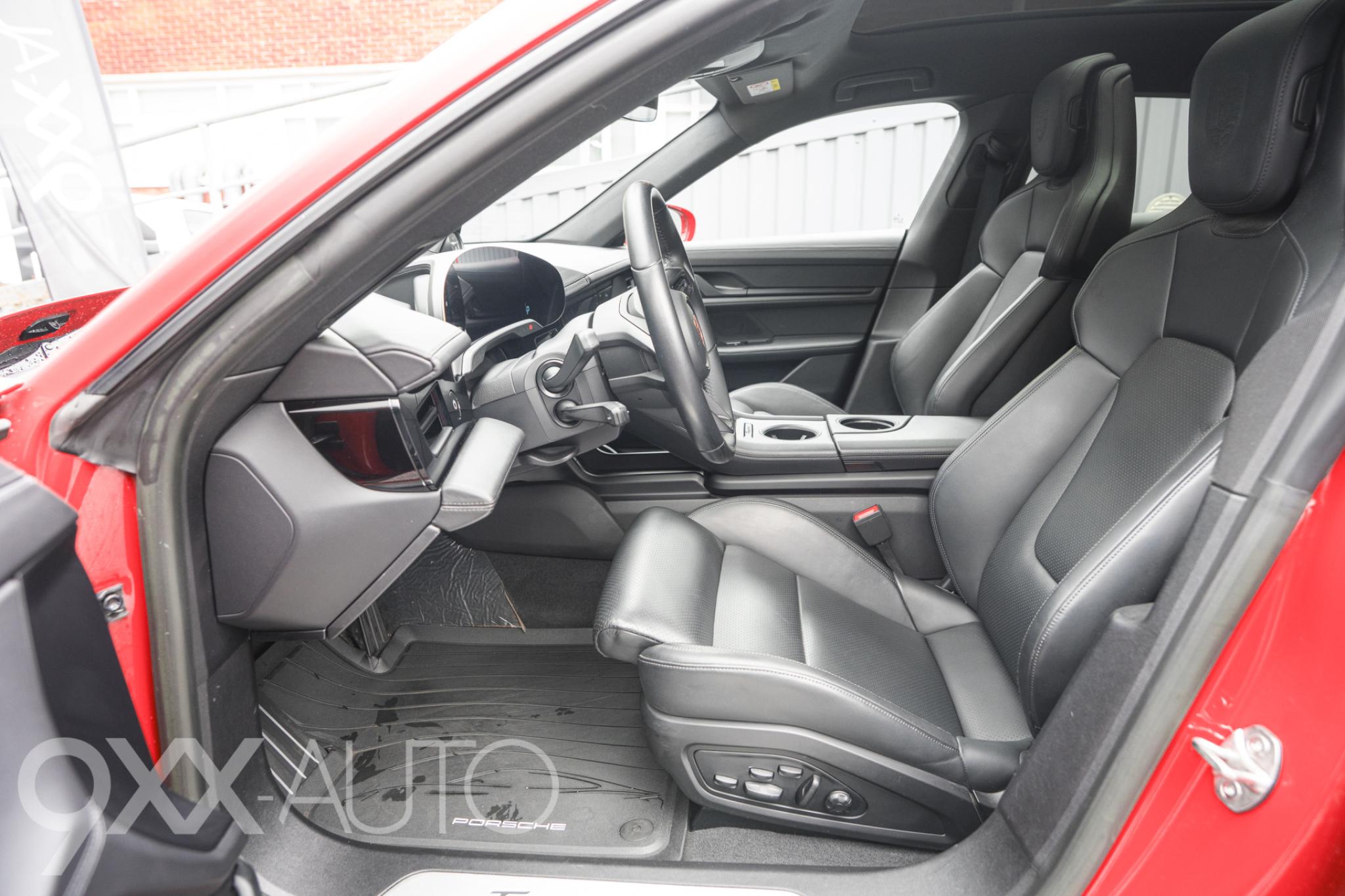 Punainen Porsche Taycan 4S Cross Turismo *Suomi-auto* Performance Battery Plus