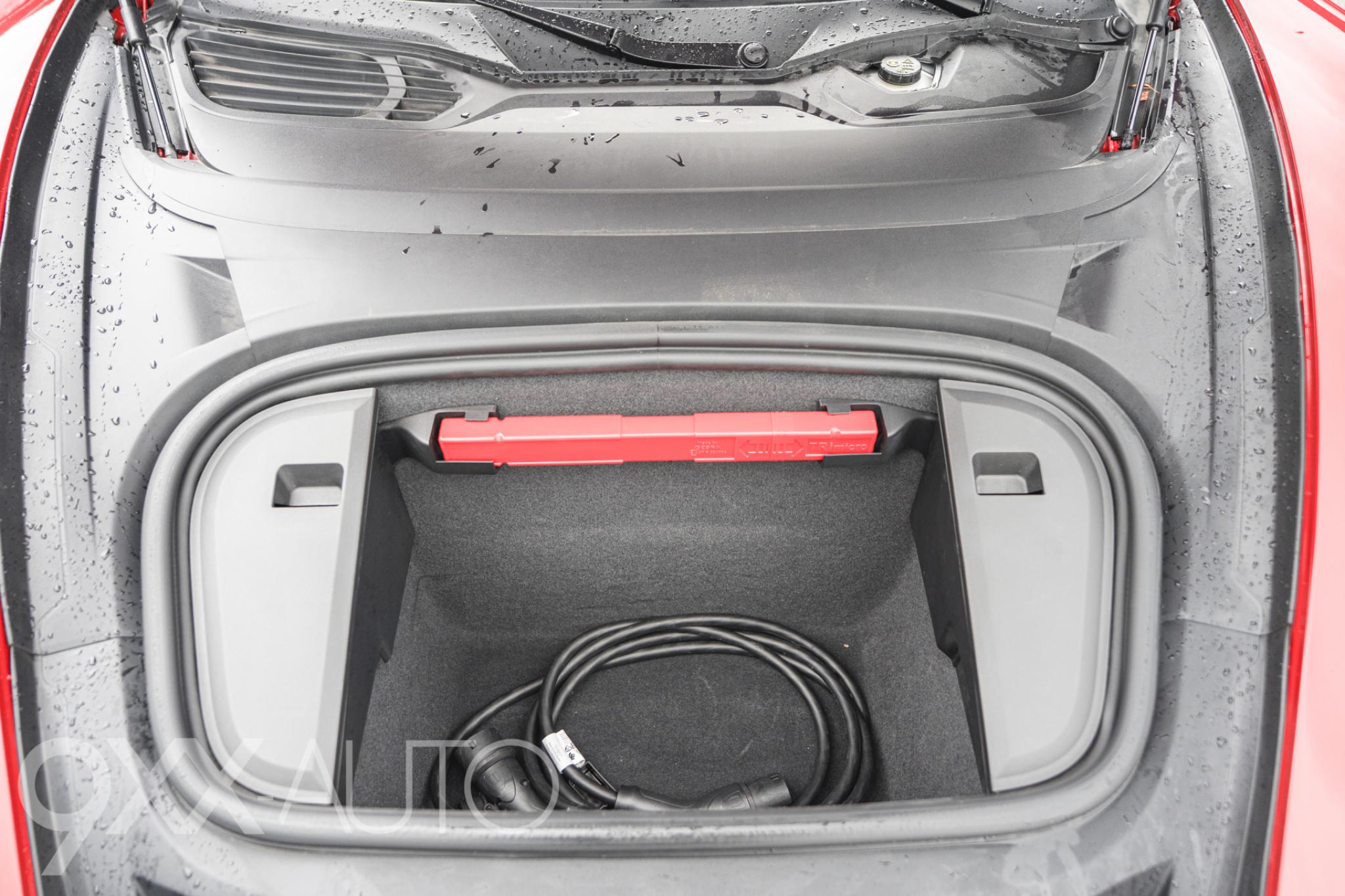 Punainen Porsche Taycan 4S Cross Turismo *Suomi-auto* Performance Battery Plus