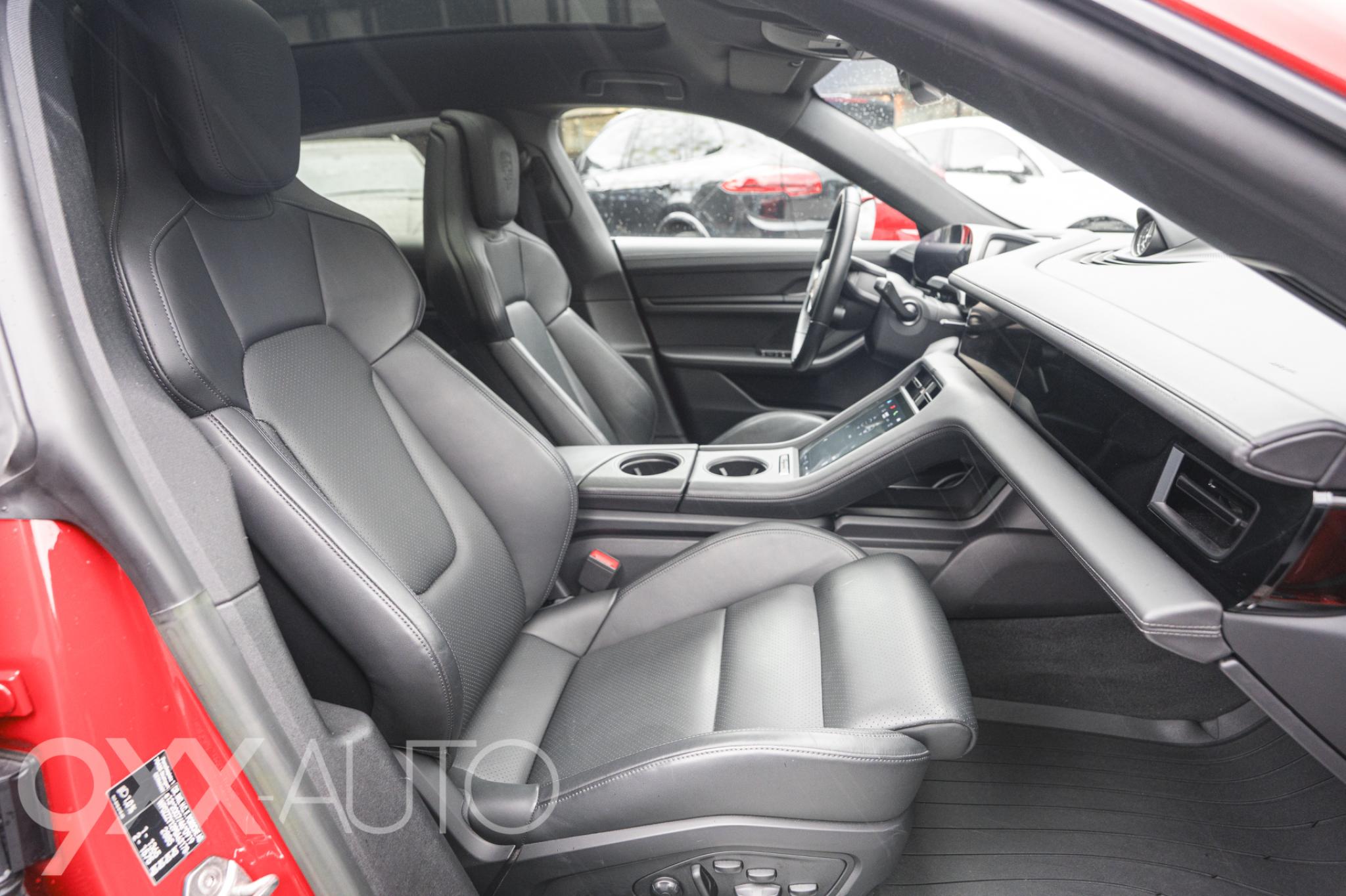 Punainen Porsche Taycan 4S Cross Turismo *Suomi-auto* Performance Battery Plus