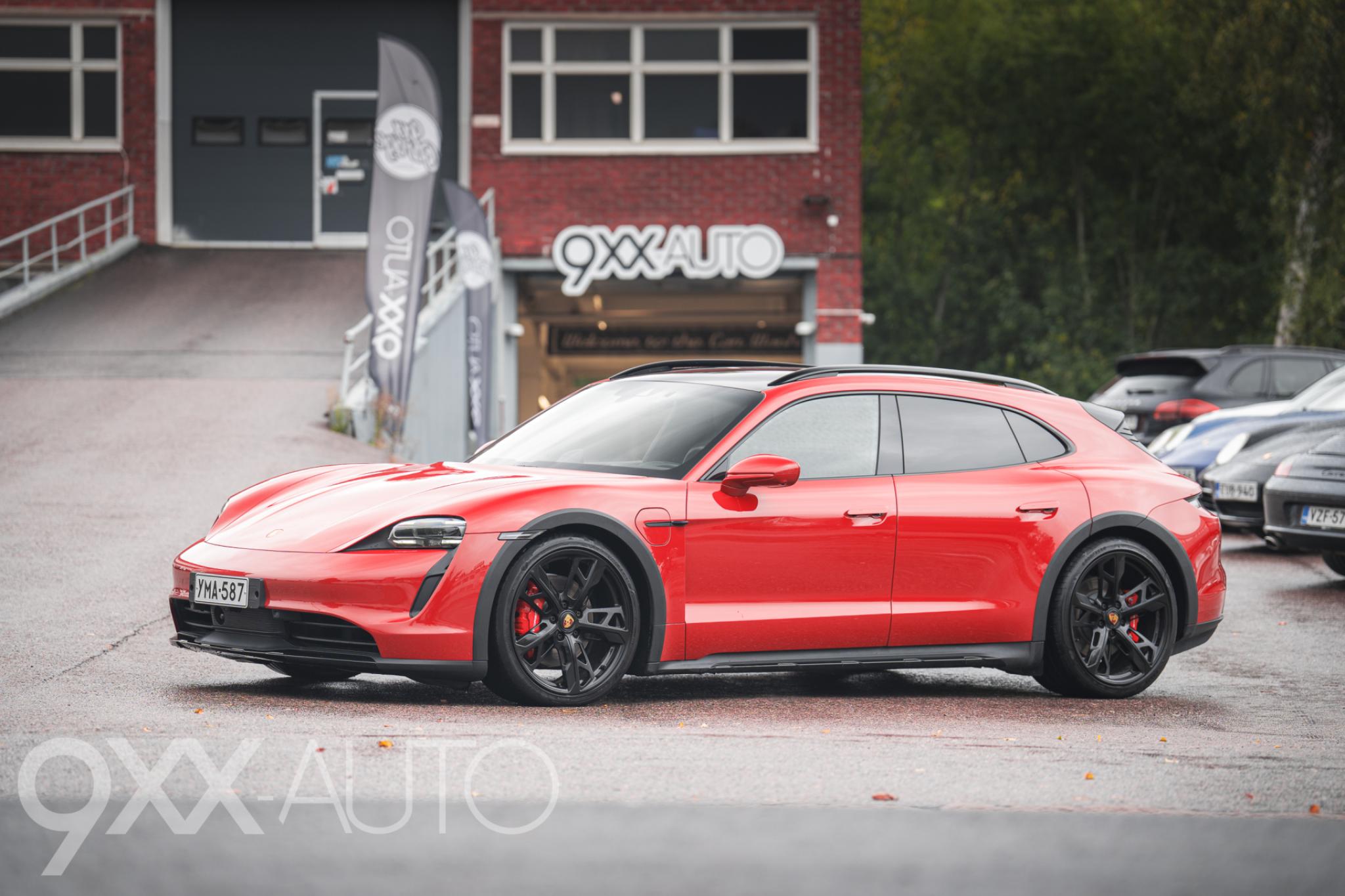 Punainen Porsche Taycan 4S Cross Turismo *Suomi-auto* Performance Battery Plus
