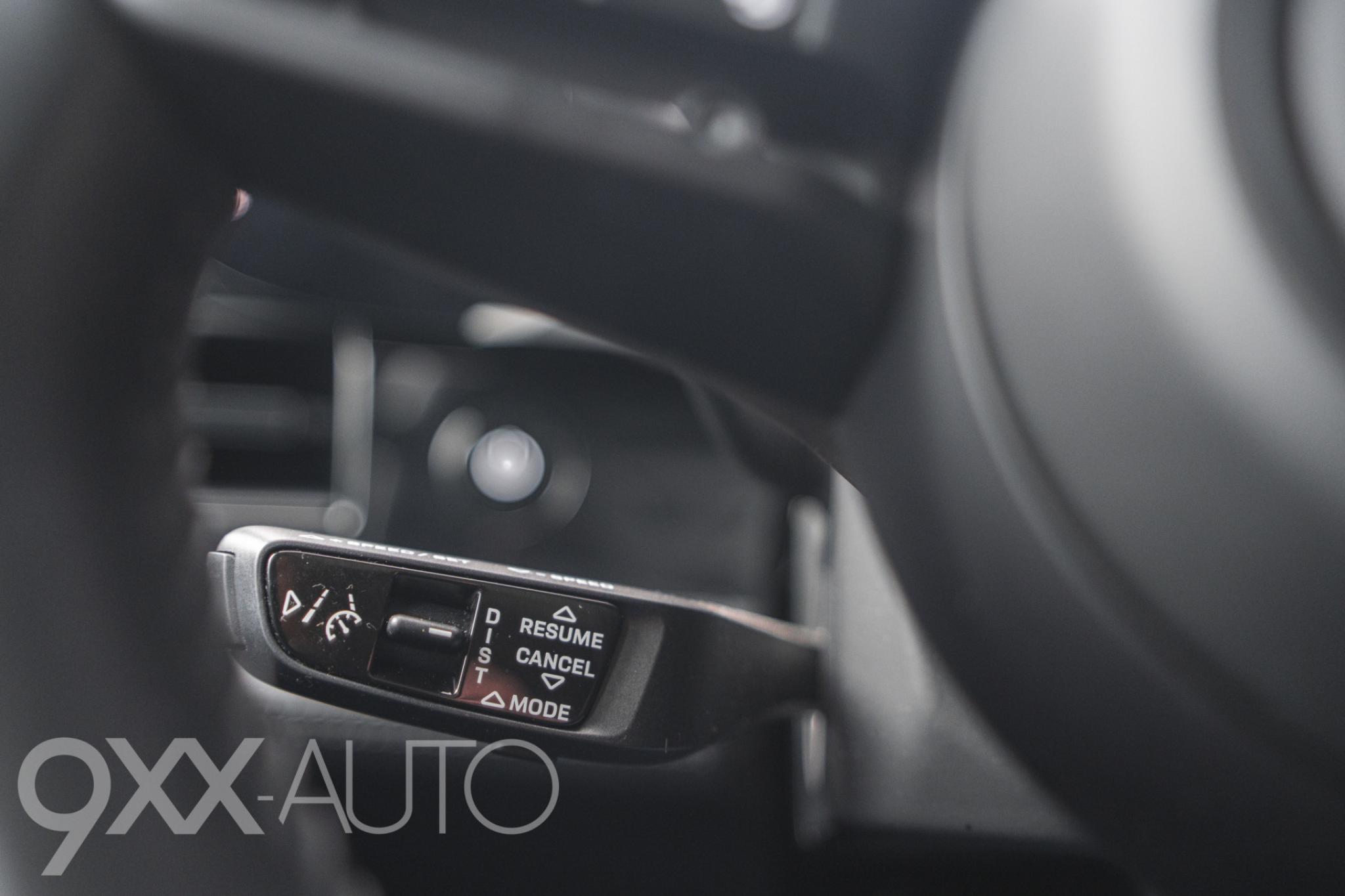 Punainen Porsche Taycan 4S Cross Turismo *Suomi-auto* Performance Battery Plus