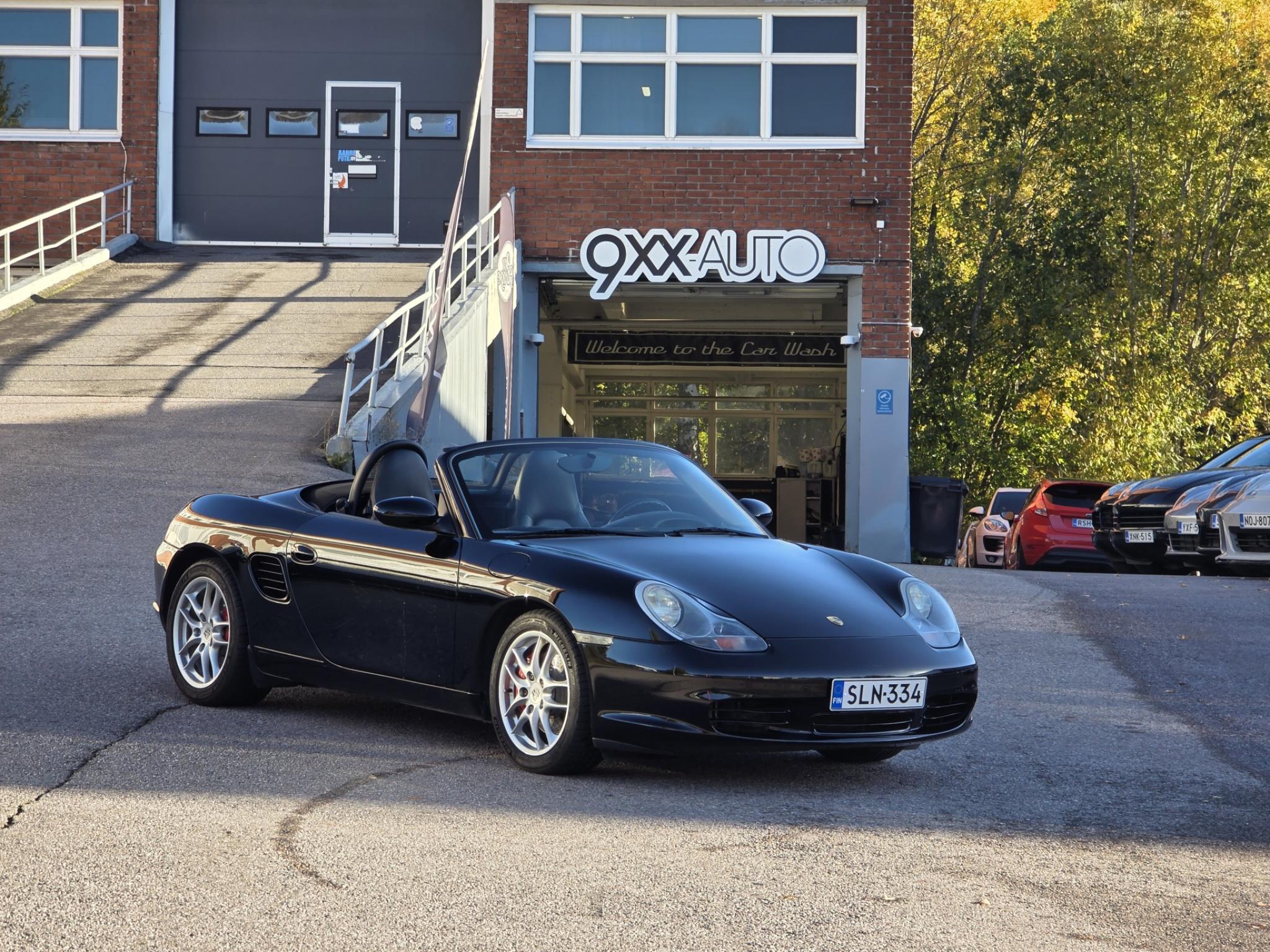 Musta Porsche Boxster