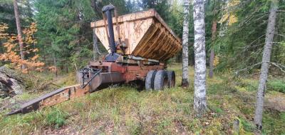 Muu merkki Kärry dumpperin lavalla