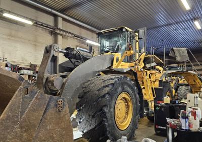 Volvo L350F Block Handler (2010)