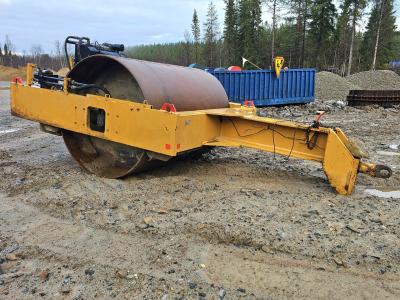 Case W651 Valssijyrä