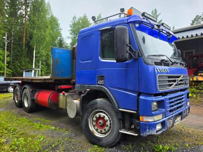 Volvo FM12 6X2 Vaijerivaihtolava-auto (1998)