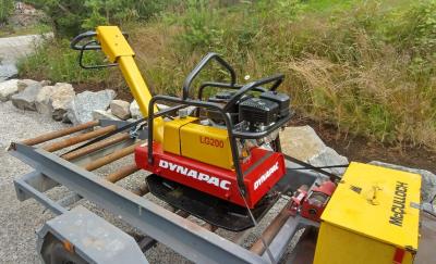 Dynapac LG200 Tärylätkä + Perävaunu