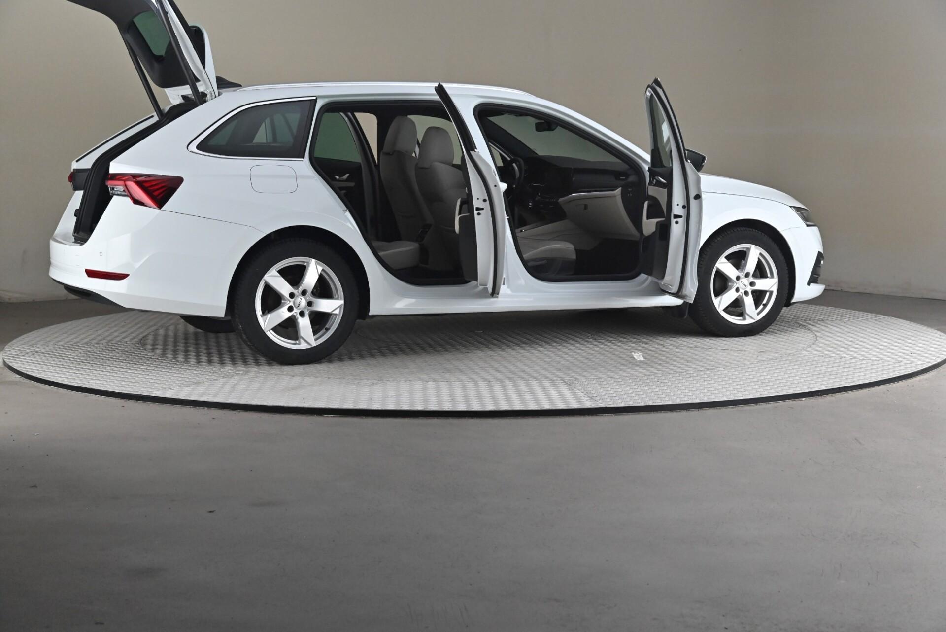 Skoda Octavia 2020, photo 6/30