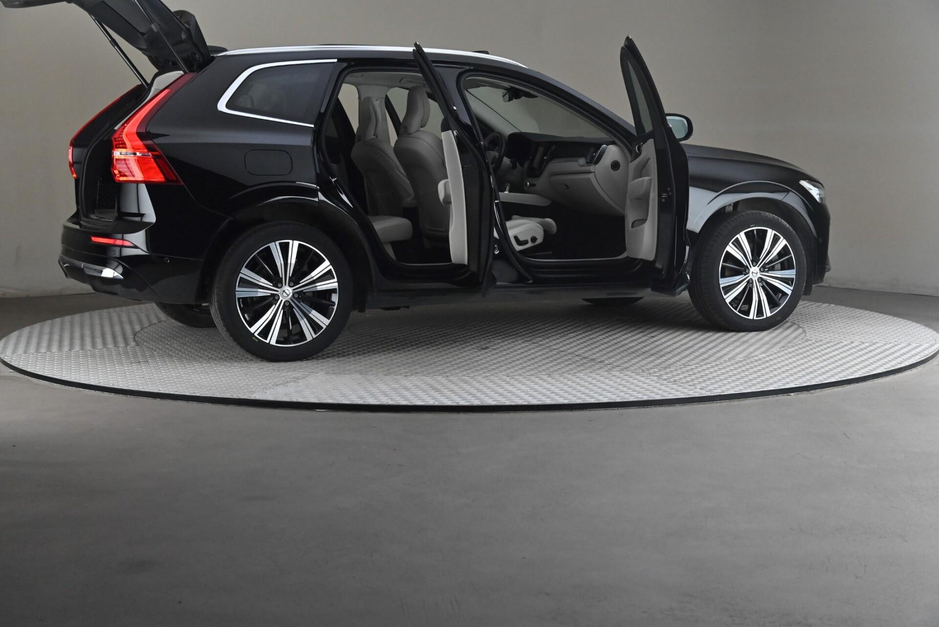 Volvo XC60 2022, photo 6/33