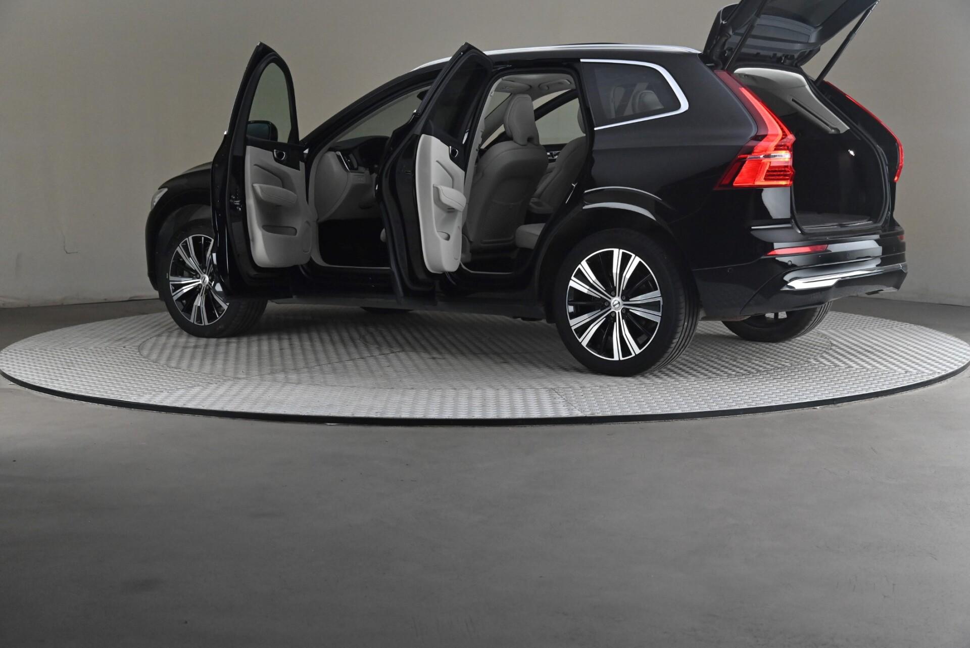 Volvo XC60 2022, photo 7/33