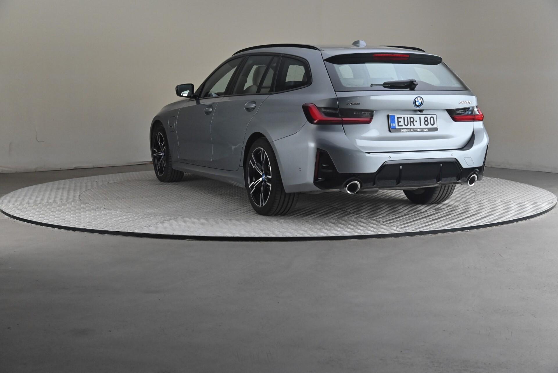 BMW 330 2023, kuva 2/32