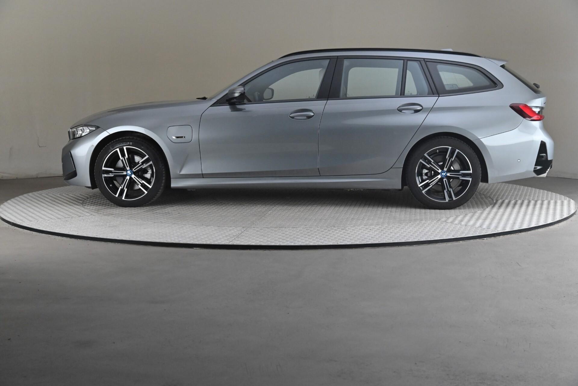 BMW 330 2023, kuva 4/32