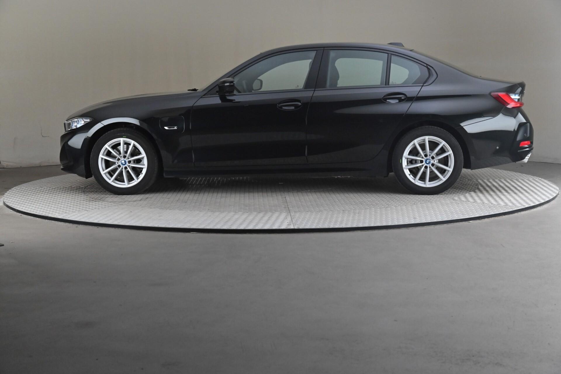 BMW 330 2023, kuva 4/30
