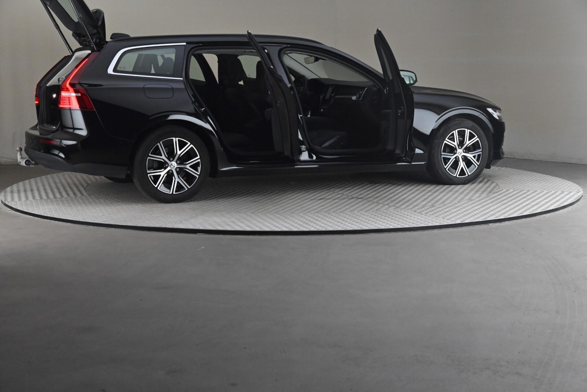 Volvo V60 B4 MHEV Core DCT aut 2023, photo 6/30
