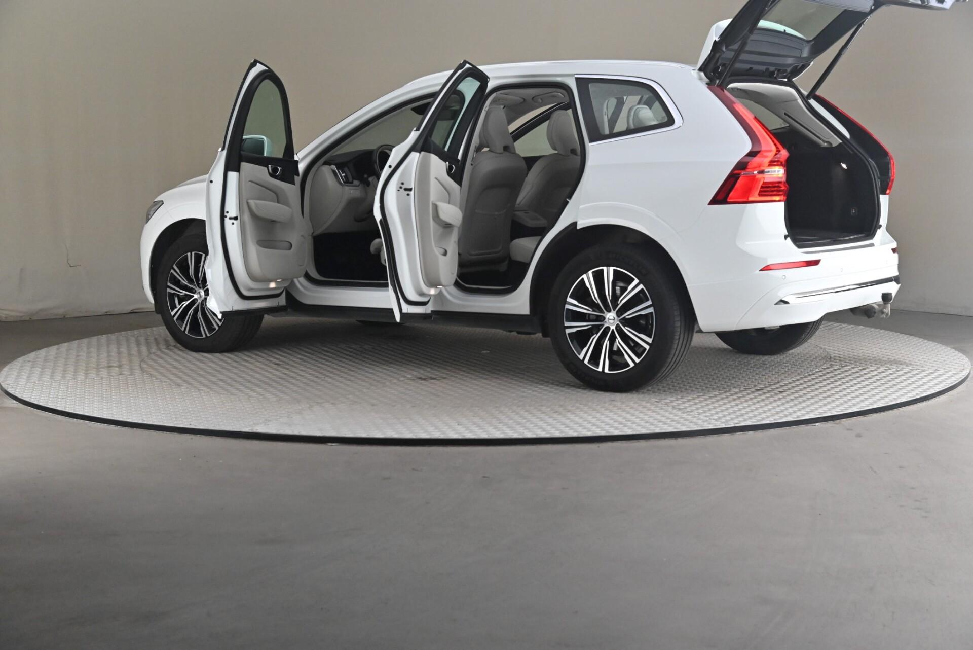 Volvo XC60 2021, photo 7/31